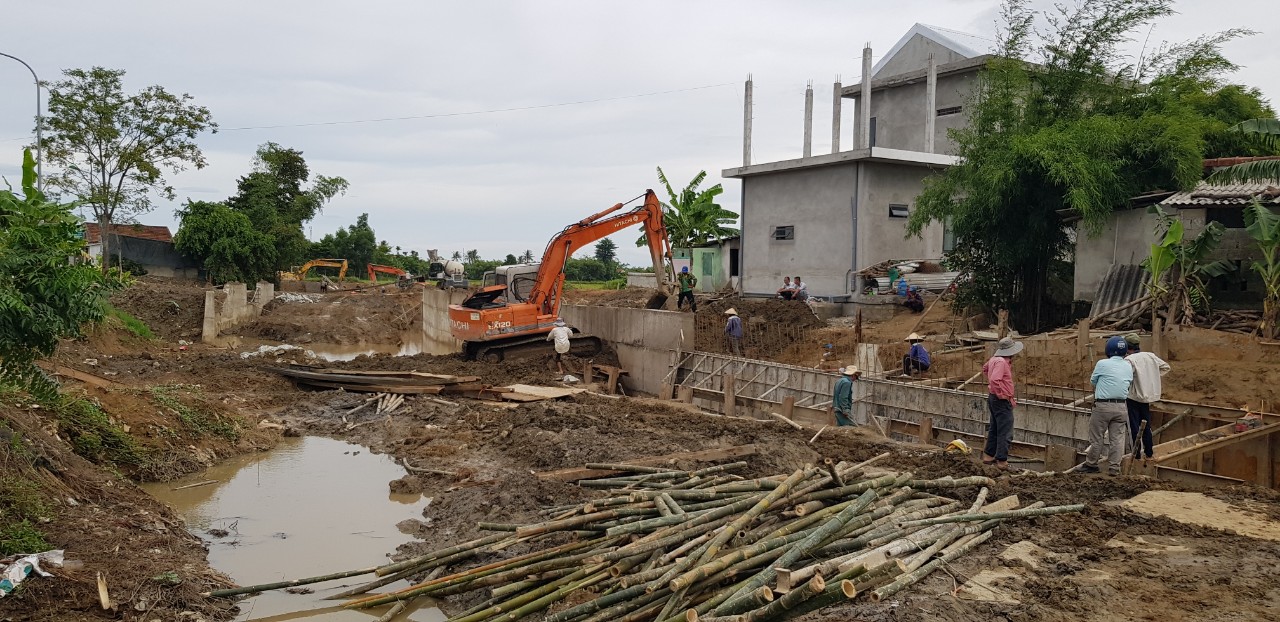 Huế: C&ocirc;ng bố đơn gi&aacute; nh&acirc;n c&ocirc;ng, ca m&aacute;y v&agrave; thiết bị thi c&ocirc;ng x&acirc;y dựng- Ảnh 1.