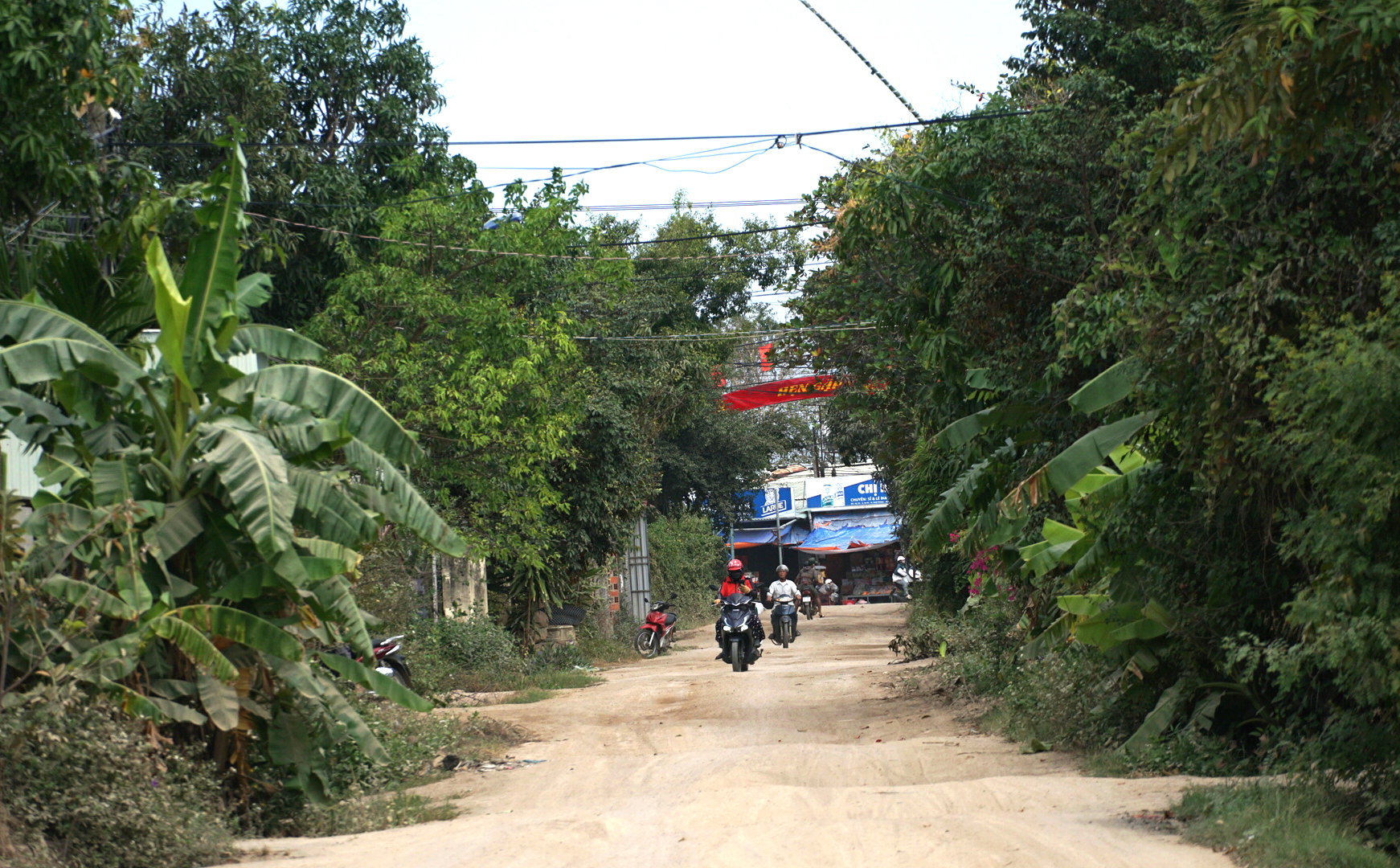 To&agrave;n cảnh tuyến đường qua khu d&acirc;n cư ở Gia Lai xuống cấp nghi&ecirc;m trọng, mất ATGT- Ảnh 4.