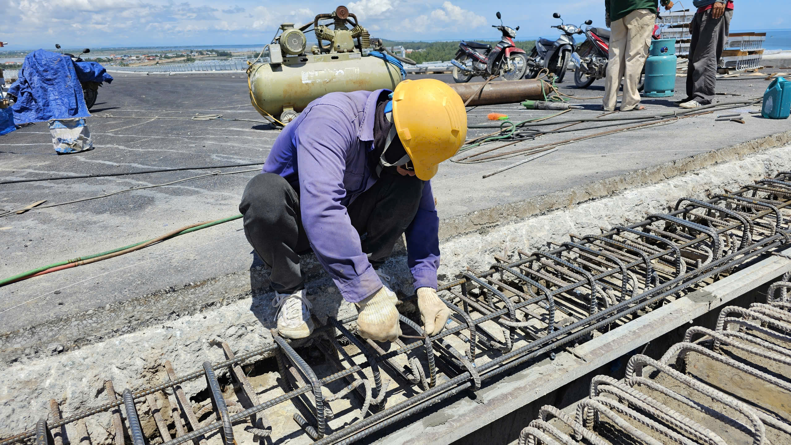 Huế: C&ocirc;ng bố đơn gi&aacute; nh&acirc;n c&ocirc;ng, ca m&aacute;y v&agrave; thiết bị thi c&ocirc;ng x&acirc;y dựng- Ảnh 2.
