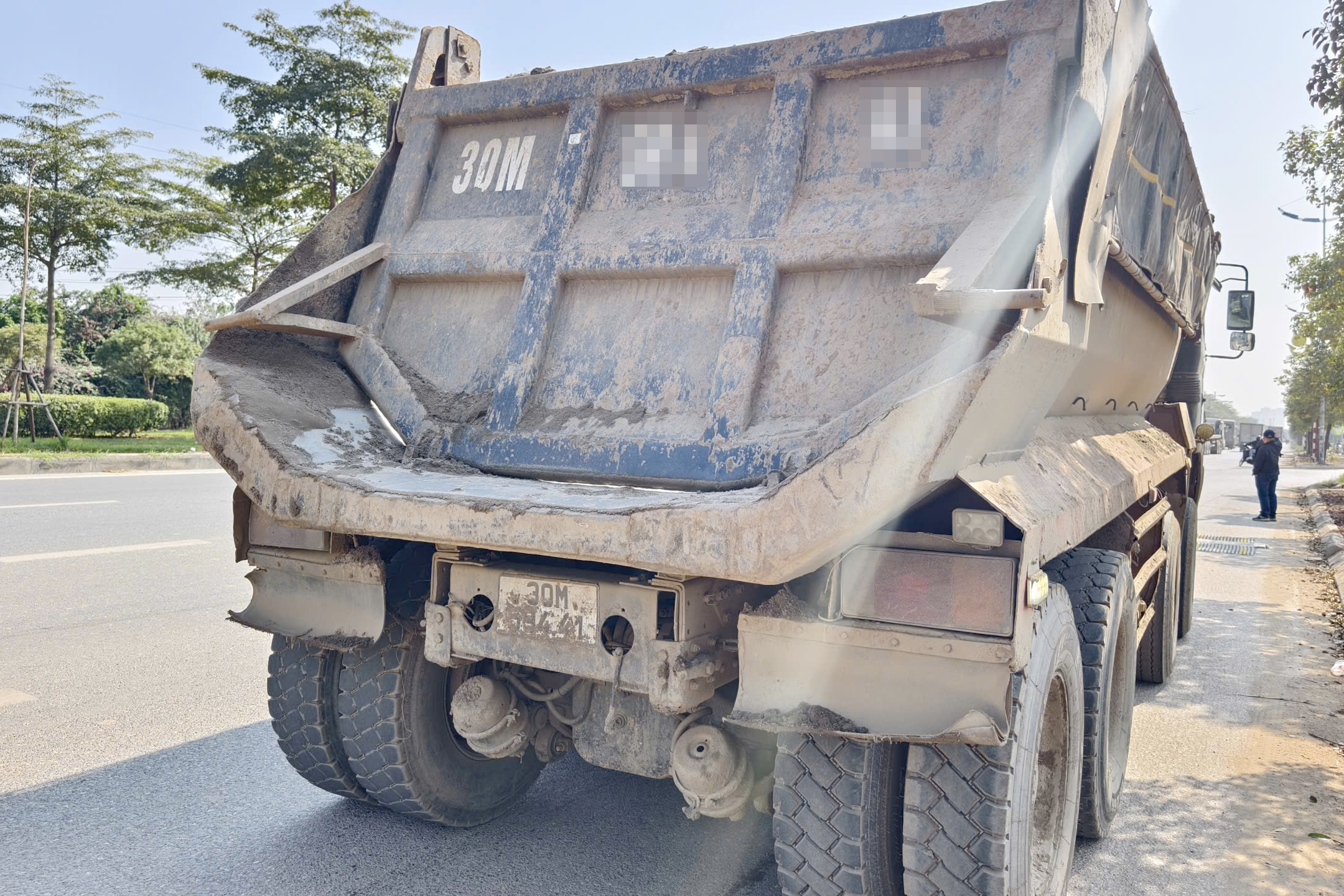 Hà Nội: CSGT tuần tra ngày đêm, ngăn xe quá tải lộng hành dịp cuối năm- Ảnh 4. Hà Nội: CSGT tuần tra ngày đêm, ngăn xe quá tải lộng hành dịp cuối năm- Ảnh 4.