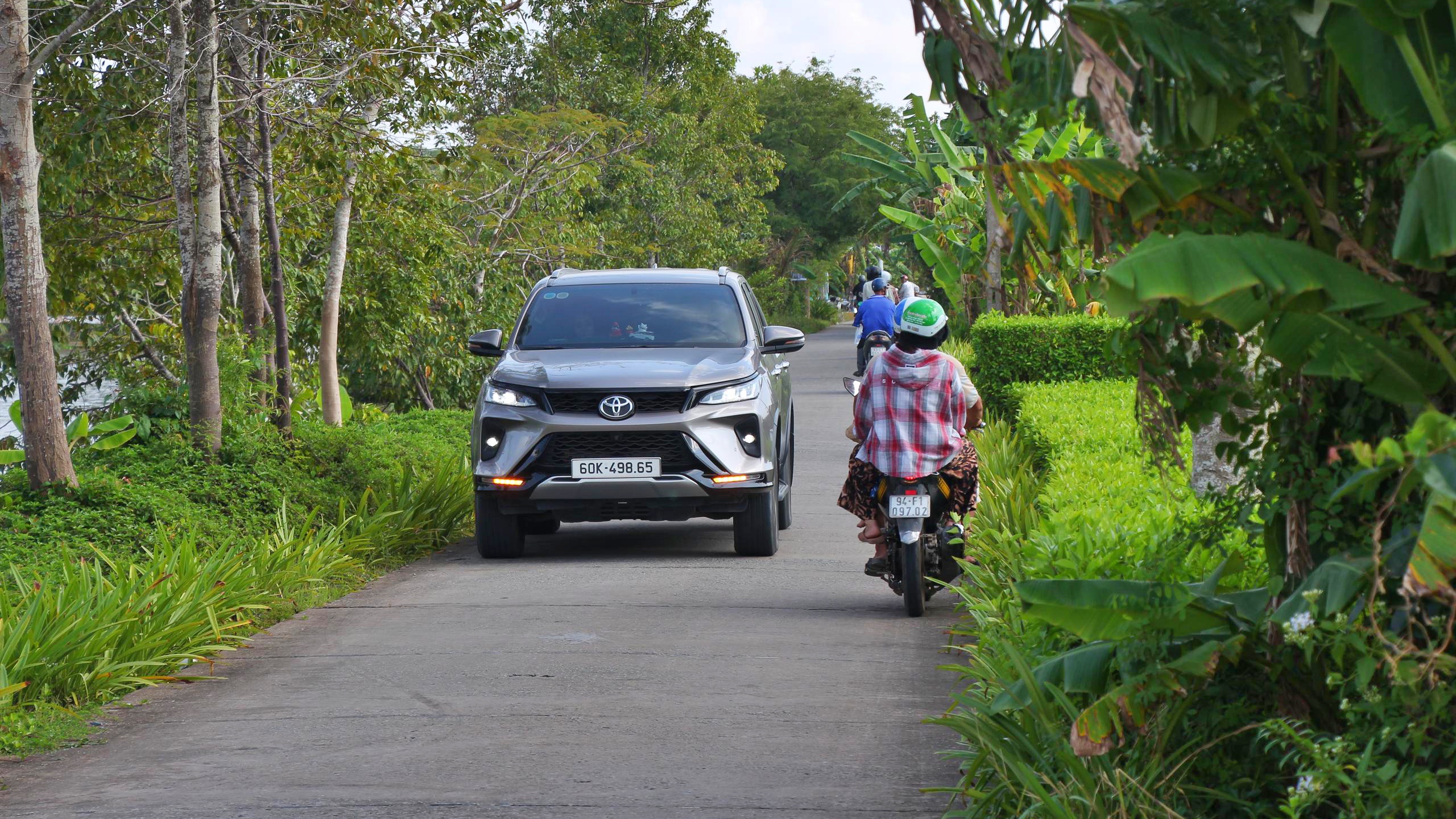 C&agrave; Mau: Giao th&ocirc;ng thuận lợi, n&ocirc;ng d&acirc;n thu hoạch l&uacute;a phấn khởi- Ảnh 2.