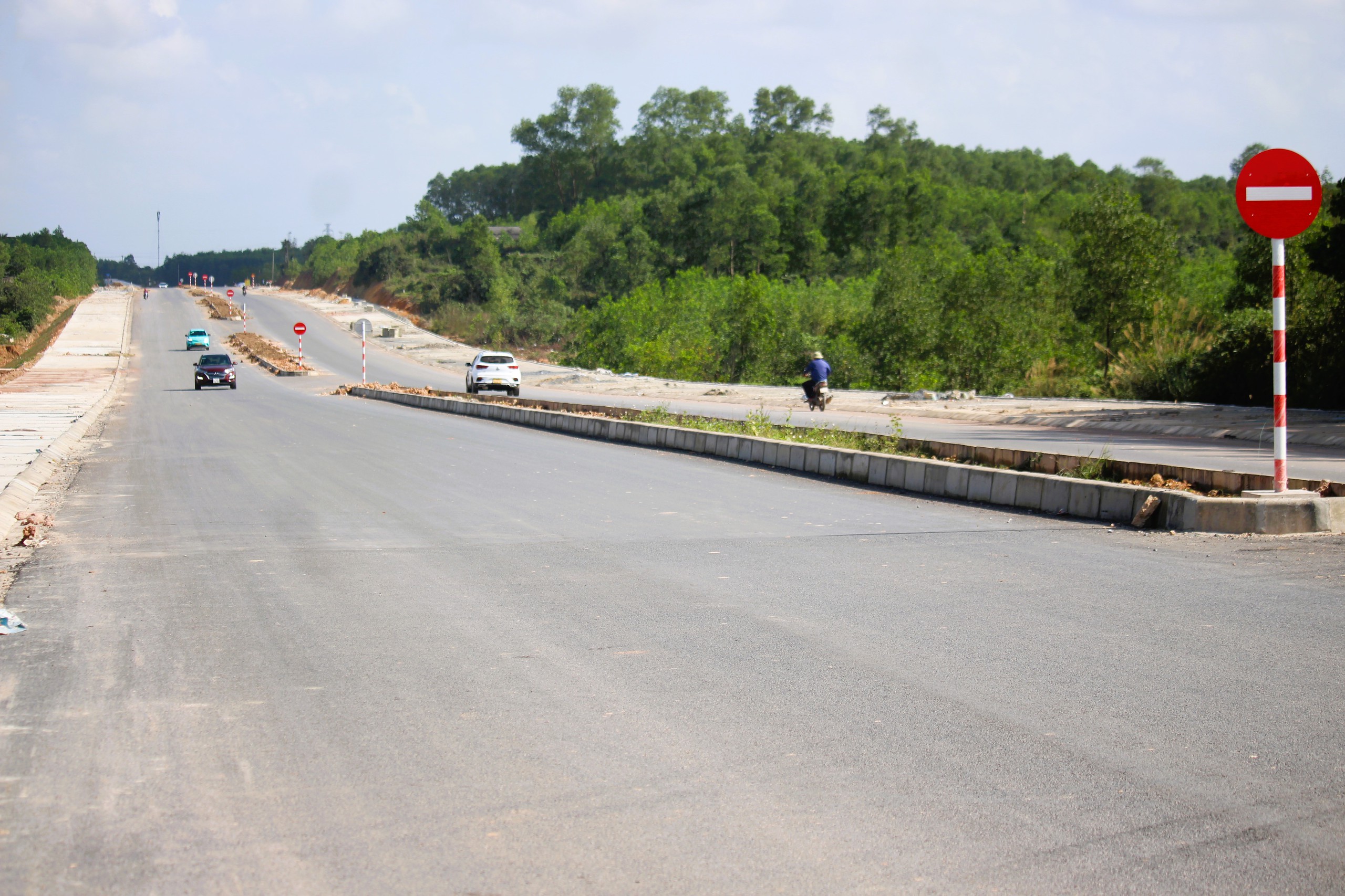 Hai tuyến đường dở dang nhiều năm ở Quảng Trị sắp ho&agrave;n th&agrave;nh- Ảnh 11.