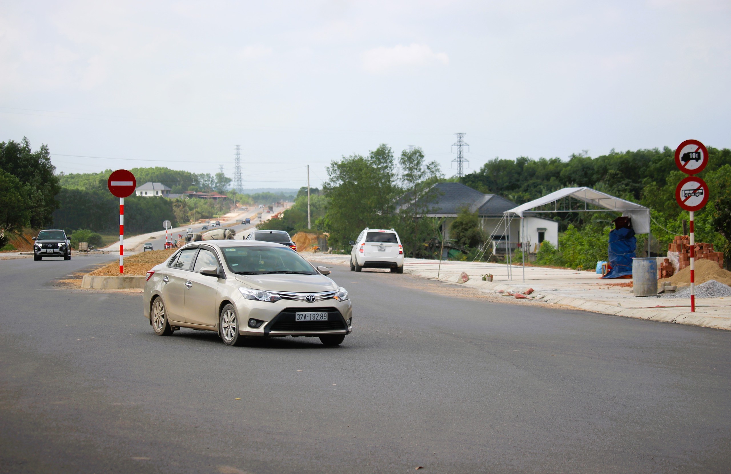 Hai tuyến đường dở dang nhiều năm ở Quảng Trị sắp ho&agrave;n th&agrave;nh- Ảnh 14.