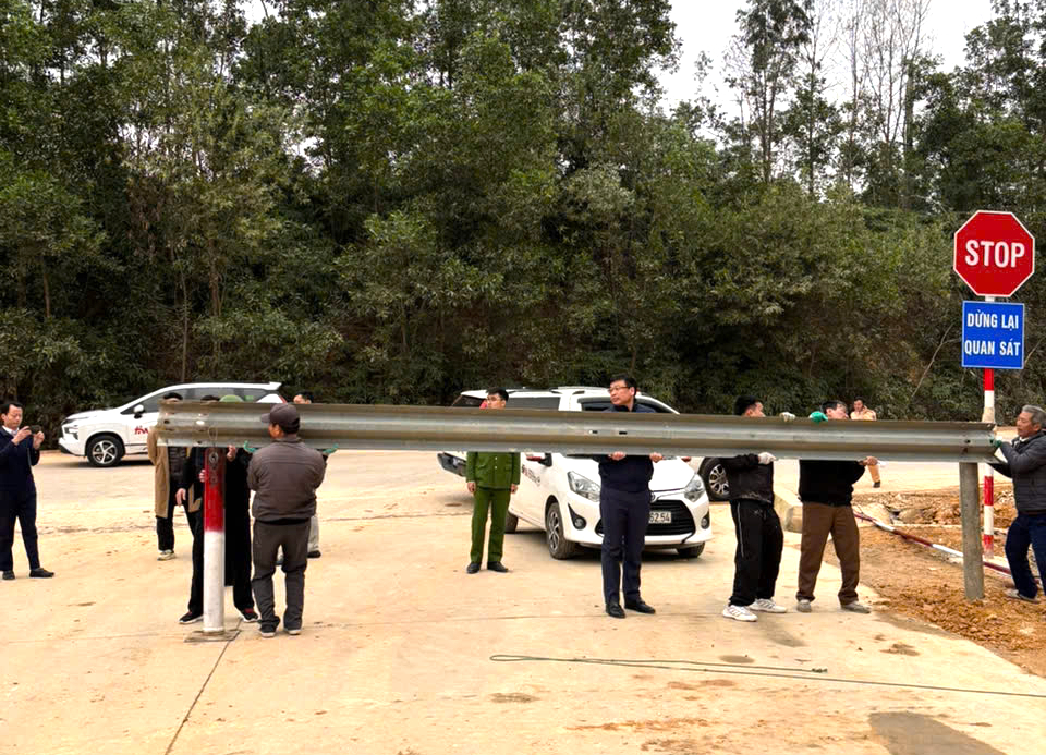 Thanh Hóa: Bổ sung biển báo ở đoạn đường xảy ra vụ TNGT khiến 4 người gặp nạn- Ảnh 1. Thanh Hóa: Bổ sung biển báo ở đoạn đường xảy ra vụ TNGT khiến 4 người gặp nạn- Ảnh 1.