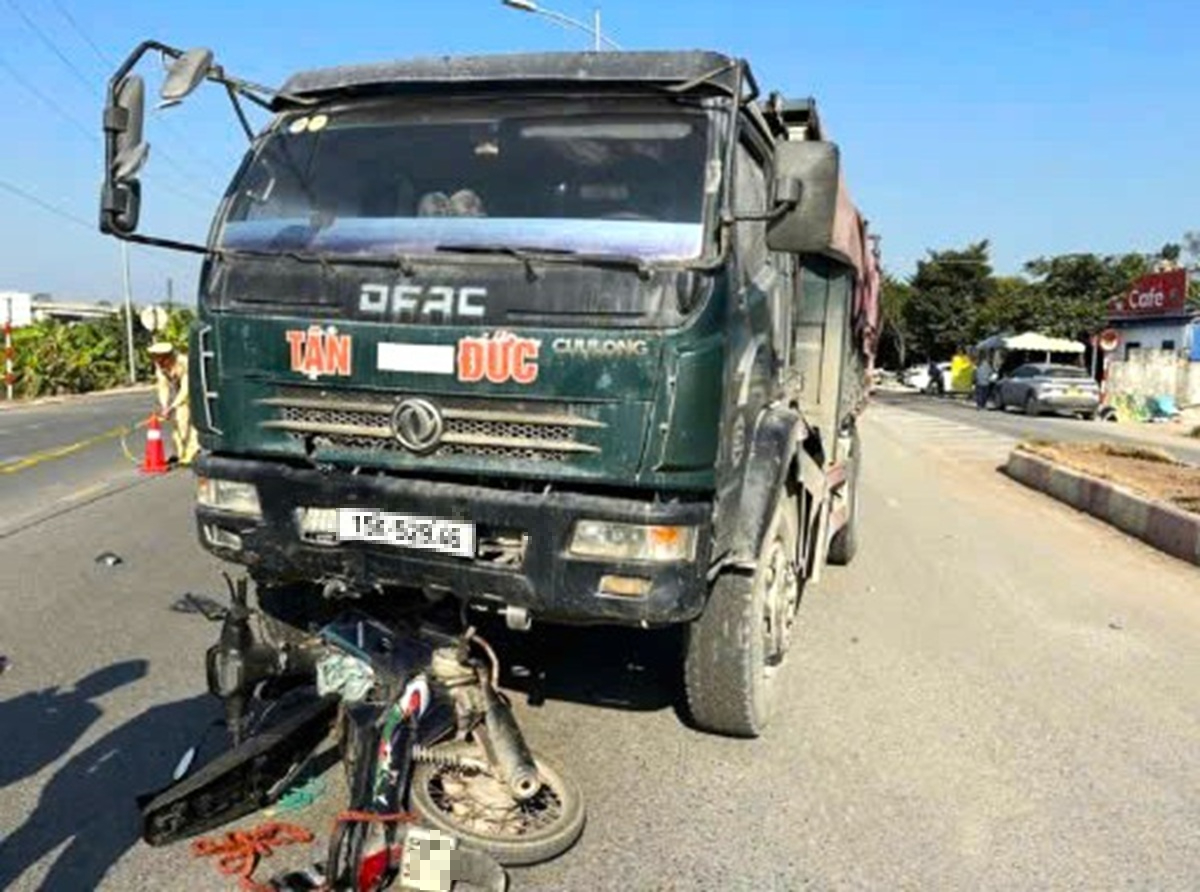 Người đ&agrave;n &ocirc;ng bị &ocirc; t&ocirc; tải t&ocirc;ng tử vong ở Hải Ph&ograve;ng- Ảnh 1.