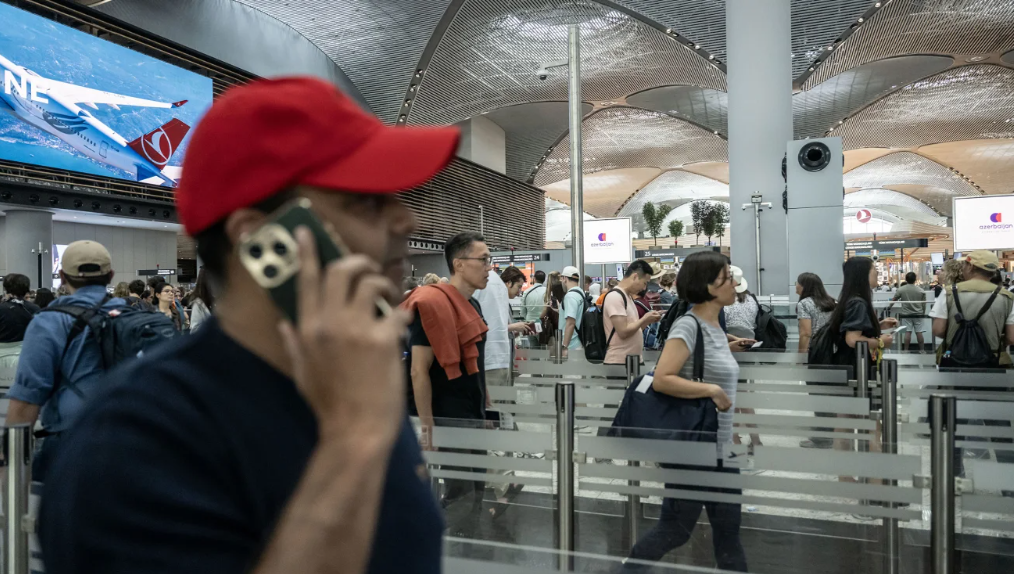 Những s&acirc;n bay v&agrave; h&atilde;ng h&agrave;ng kh&ocirc;ng đ&uacute;ng giờ nhất thế giới năm 2025- Ảnh 1.