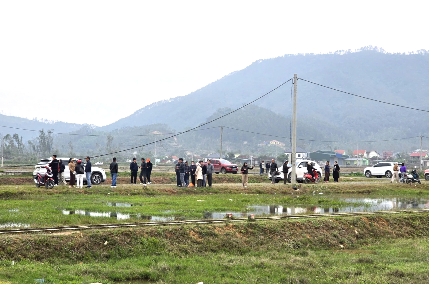 Hàng trăm người đổ xô về Nghệ An mua bán đất- Ảnh 1. Hàng trăm người đổ xô về Nghệ An mua bán đất- Ảnh 1.