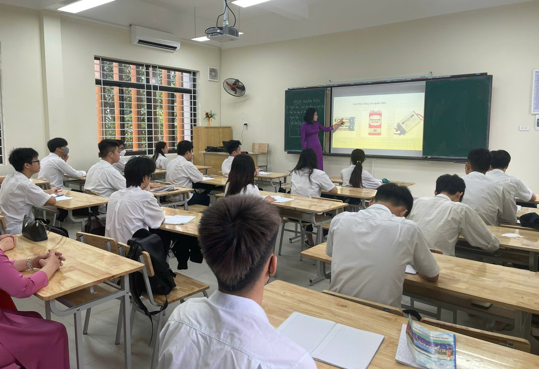 Hà Nội quy định các khoản thu, chi dịch vụ hỗ trợ hoạt động giáo dục- Ảnh 1. Hà Nội quy định các khoản thu, chi dịch vụ hỗ trợ hoạt động giáo dục- Ảnh 1.