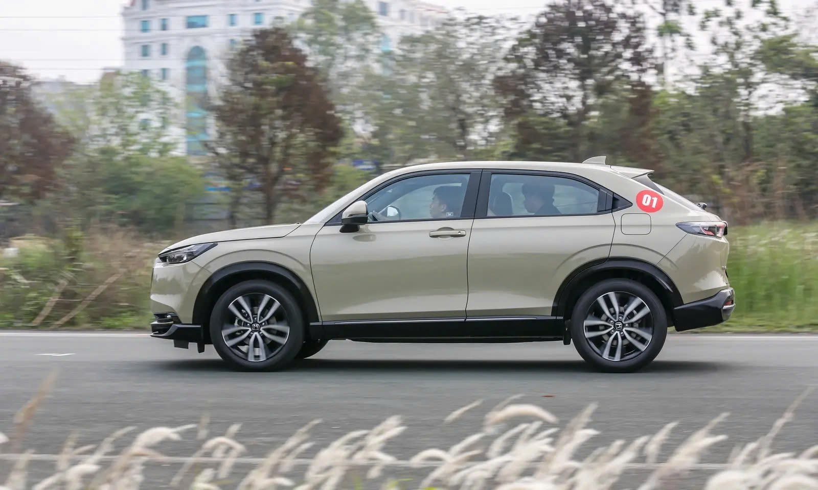 Xe gầm cao đô thị: Mua Honda HR-V hay Lynk & Co 06?- Ảnh 6.