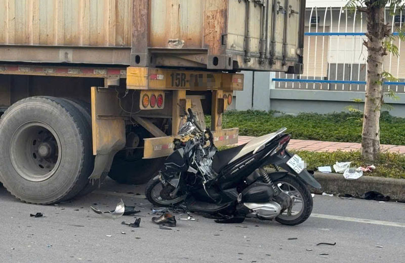 Hiện trường vụ tai nạn thương tâm - Ảnh: Đức Tùy. Hiện trường vụ tai nạn thương tâm - Ảnh: Đức Tùy.