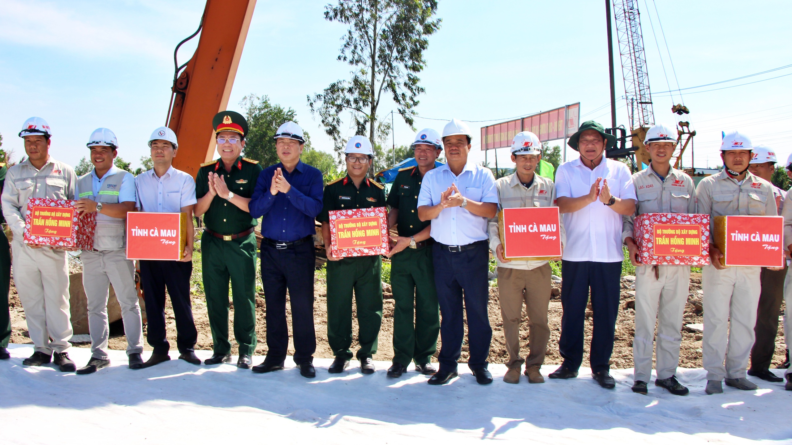 Bộ trưởng Trần Hồng Minh kiểm tra cao tốc C&agrave; Mau - C&aacute;i Nước, y&ecirc;u cầu đảm bảo chất lượng- Ảnh 3.