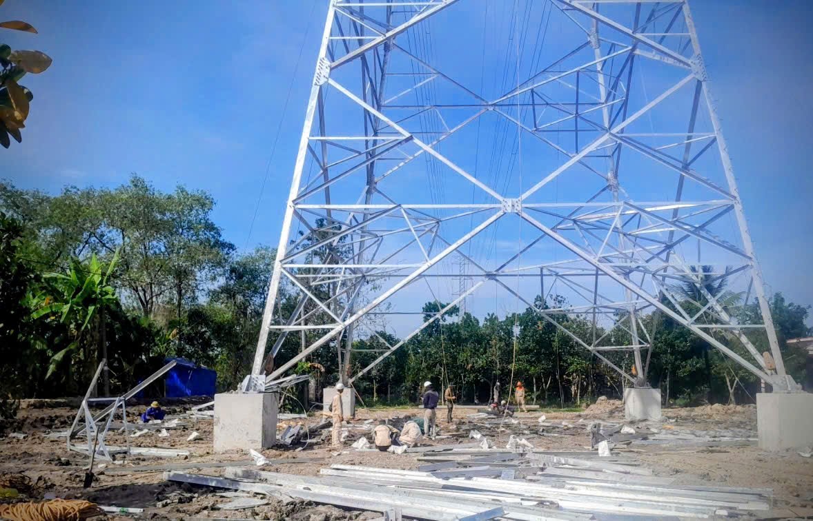 Đang di dời đường điện cao thế trên cao tốc Cao Lãnh - An Hữu- Ảnh 3. Đang di dời đường điện cao thế trên cao tốc Cao Lãnh - An Hữu- Ảnh 3.