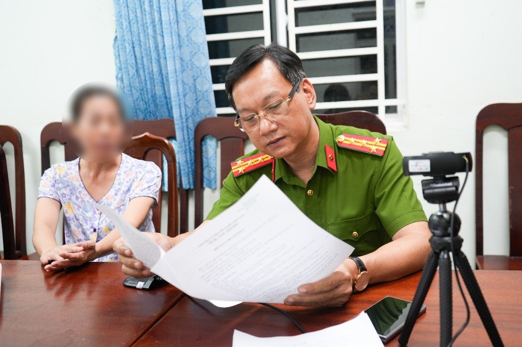 Triệt ph&aacute; đường d&acirc;y sản xuất nước hoa Dior, Chanel&hellip; giả tại Cần Thơ- Ảnh 4.