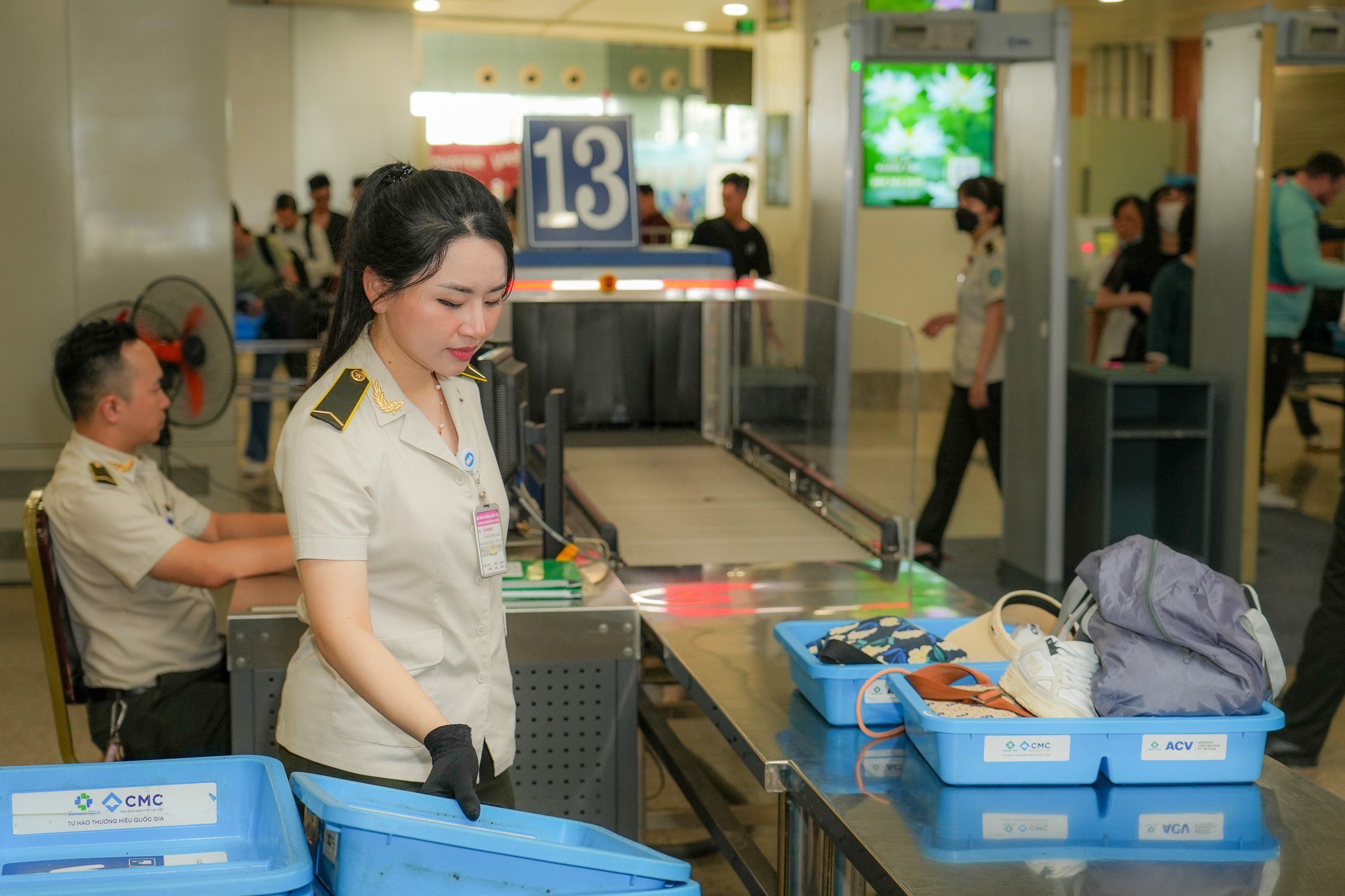 Bộ X&acirc;y dựng y&ecirc;u cầu to&agrave;n ng&agrave;nh "tuy&ecirc;n chiến" với bu&ocirc;n lậu, gian lận thương mại- Ảnh 1.