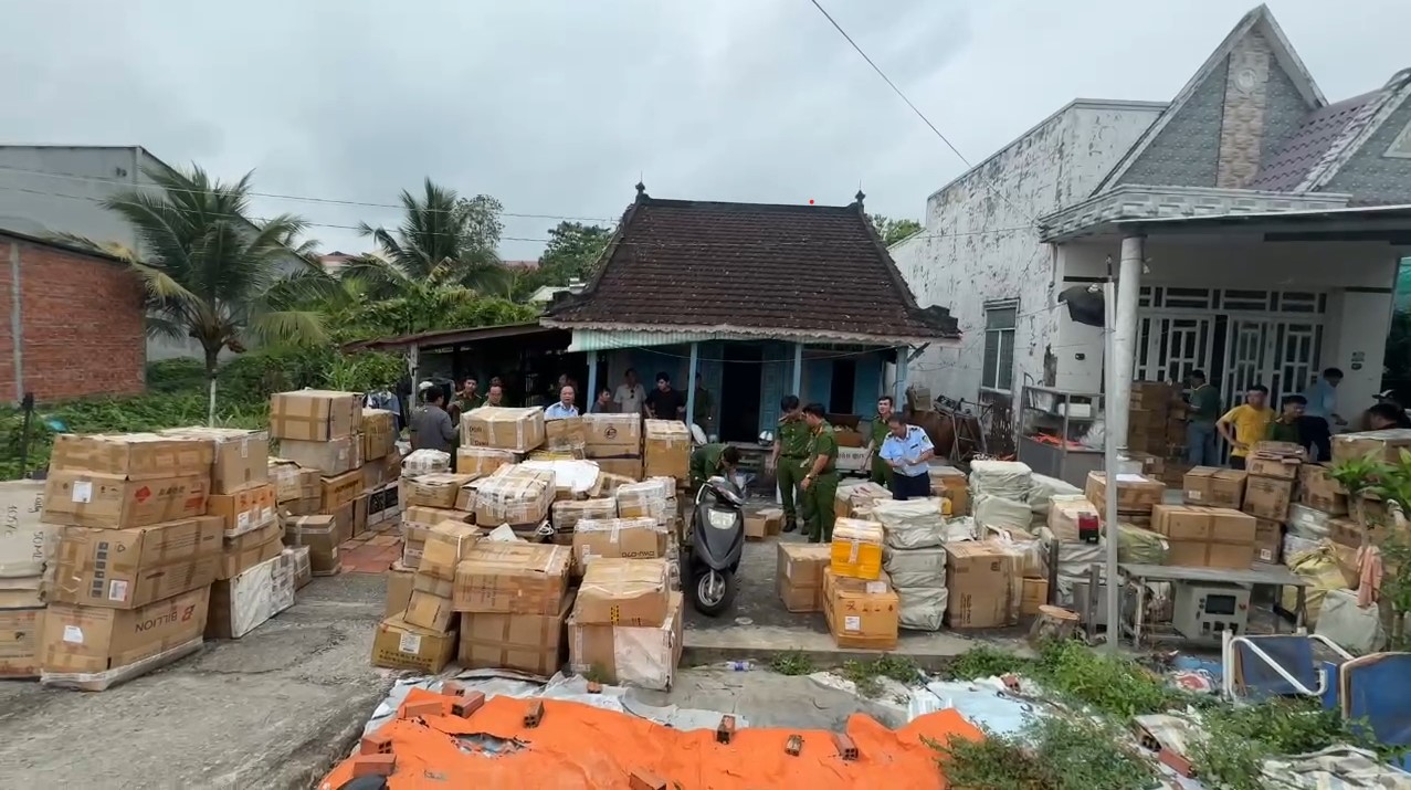 Triệt ph&aacute; đường d&acirc;y sản xuất nước hoa Dior, Chanel&hellip; giả tại Cần Thơ- Ảnh 1.