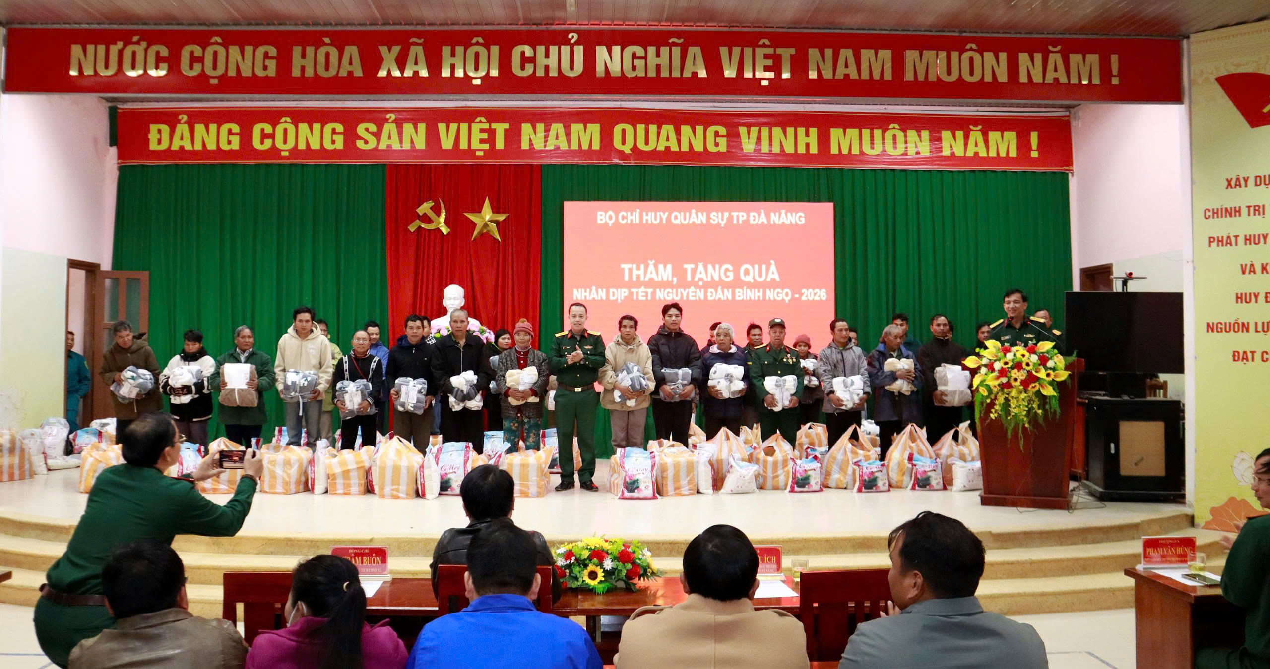 Bộ Chỉ huy qu&acirc;n sự Đ&agrave; Nẵng b&agrave;n giao căn nh&agrave; x&acirc;y mới đầu ti&ecirc;n trong Chiến dịch Quang Trung- Ảnh 3.