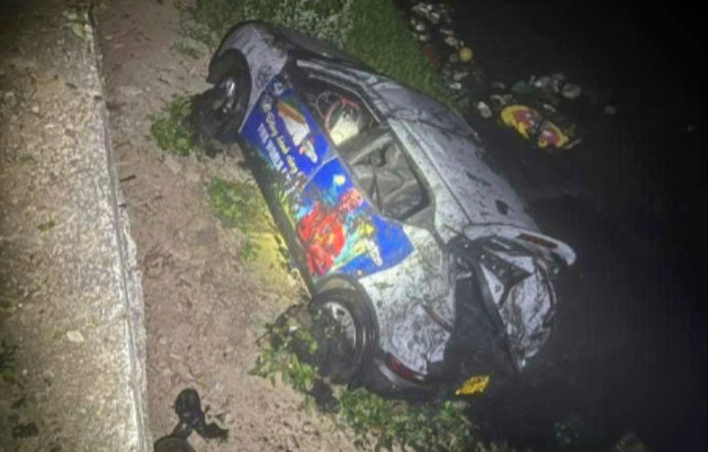 H&igrave;nh ảnh chiếc &ocirc; t&ocirc; gặp nạn.