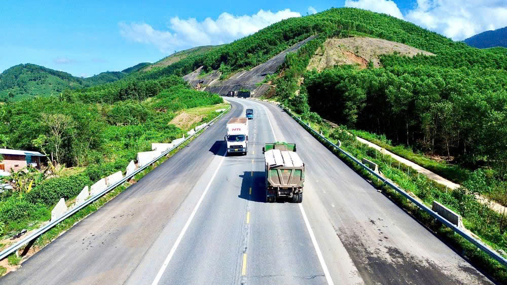 Hơn 14.000 tỷ đồng mở rộng cao tốc La Sơn - H&ograve;a Li&ecirc;n l&ecirc;n 6 l&agrave;n xe- Ảnh 1.