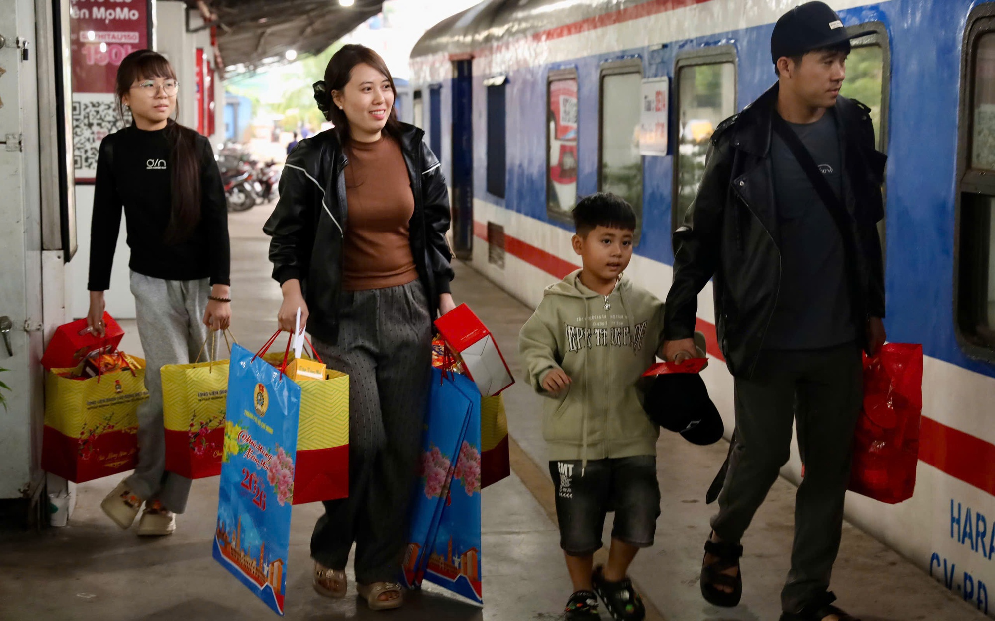 &ldquo;Chuyến t&agrave;u C&ocirc;ng đo&agrave;n - Xu&acirc;n 2026&rdquo; đưa gần 3.000 c&ocirc;ng nh&acirc;n ở TP.HCM về qu&ecirc; đ&oacute;n Tết