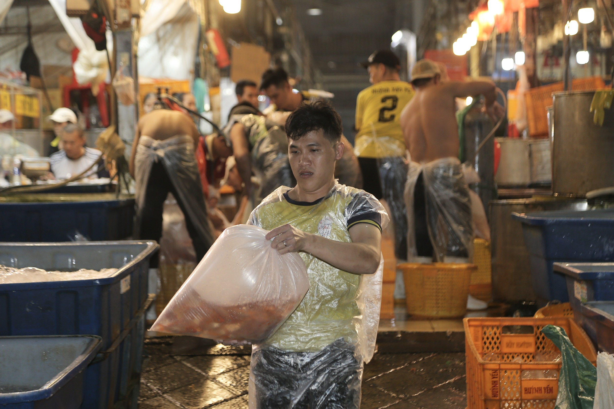 TP.HCM: Nhộn nhịp kh&ocirc;ng kh&iacute; ng&agrave;y "đưa &ocirc;ng C&ocirc;ng, &ocirc;ng T&aacute;o"- Ảnh 8.