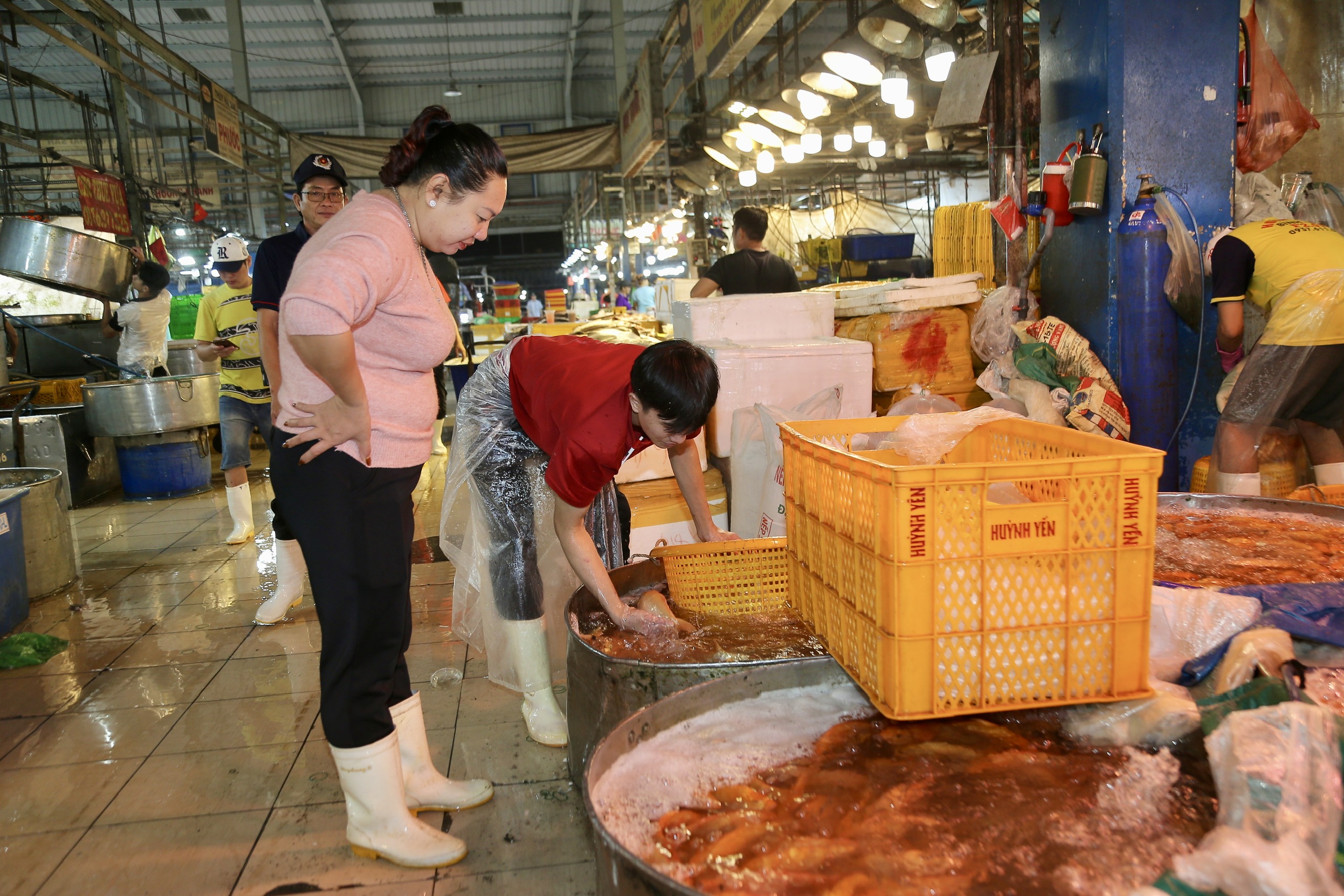 TP.HCM: Nhộn nhịp kh&ocirc;ng kh&iacute; ng&agrave;y "đưa &ocirc;ng C&ocirc;ng, &ocirc;ng T&aacute;o"- Ảnh 5.