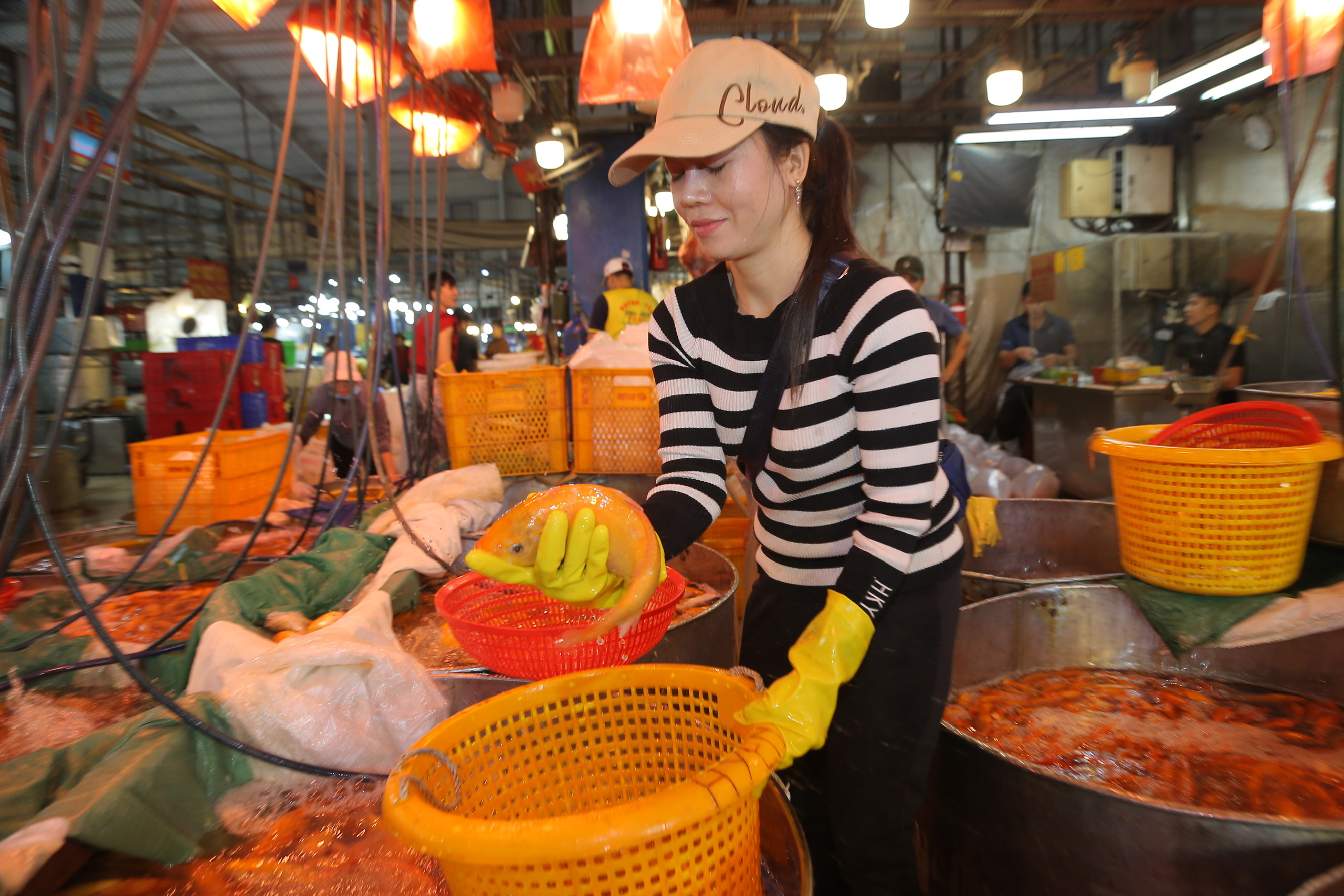 TP.HCM: Nhộn nhịp kh&ocirc;ng kh&iacute; ng&agrave;y "đưa &ocirc;ng C&ocirc;ng, &ocirc;ng T&aacute;o"- Ảnh 3.