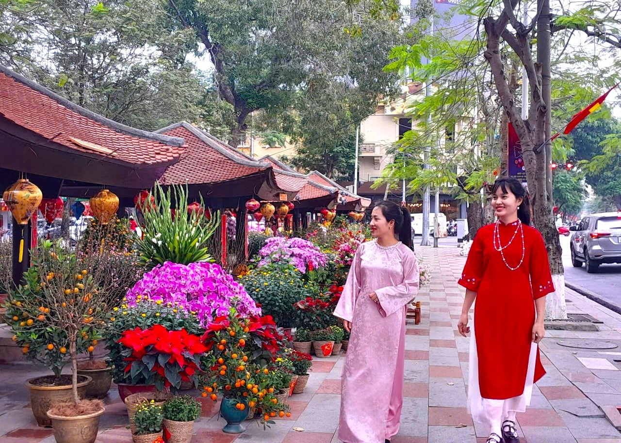 Quán hoa Hải Phòng: Rạng rỡ sắc xuân xưa giữa lòng đô thị hiện đại- Ảnh 2. Quán hoa Hải Phòng: Rạng rỡ sắc xuân xưa giữa lòng đô thị hiện đại- Ảnh 2.