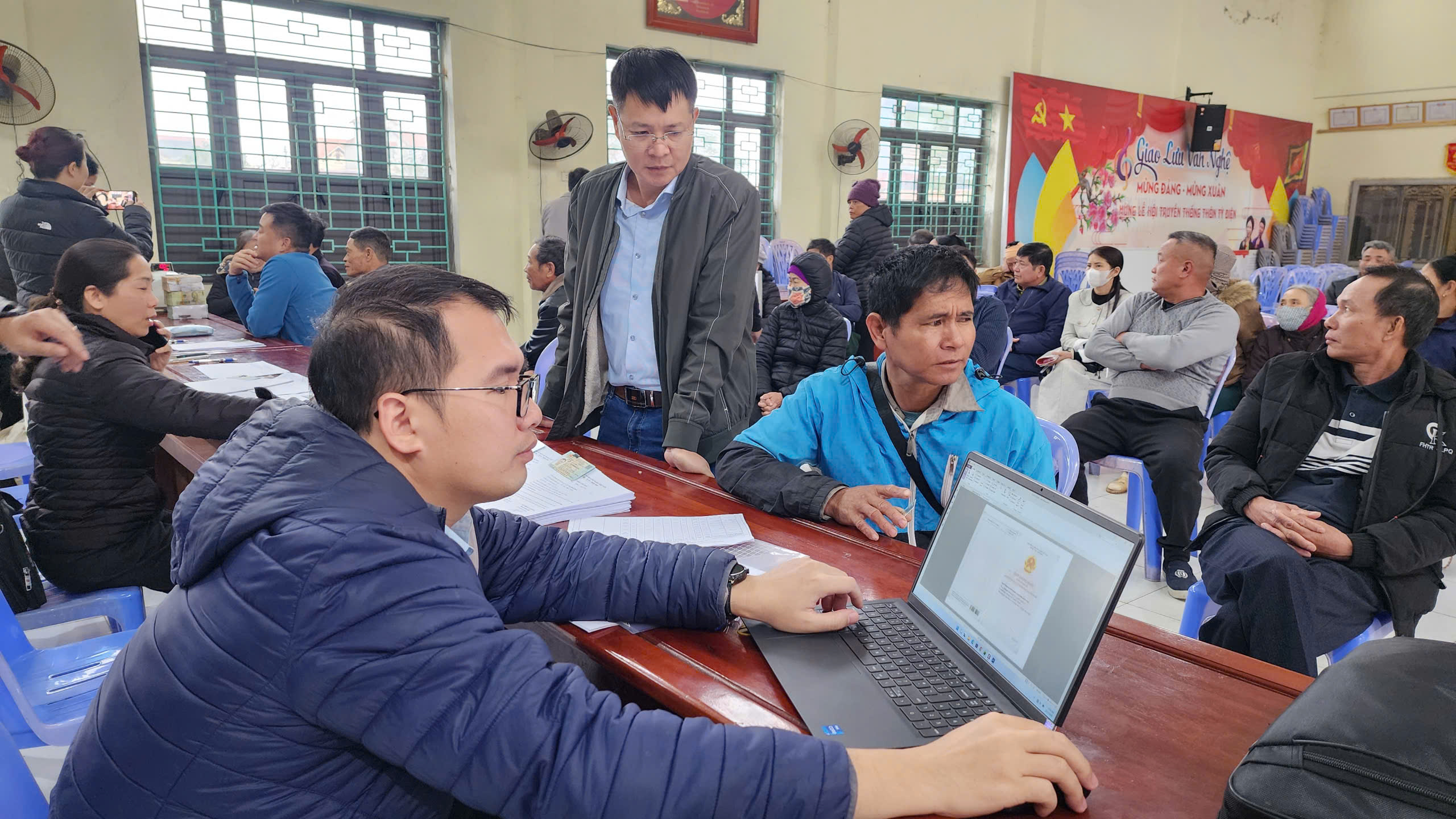 Cận Tết, người d&acirc;n phấn khởi nhận bồi thường giải ph&oacute;ng mặt bằng s&acirc;n bay Gia B&igrave;nh- Ảnh 10.