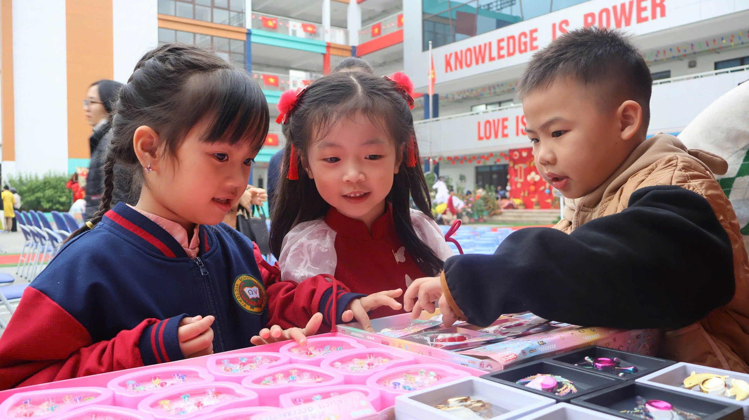 Hội chợ Xu&acirc;n gắn kết: Tết cổ truyền v&agrave; những trải nghiệm học đường- Ảnh 15.