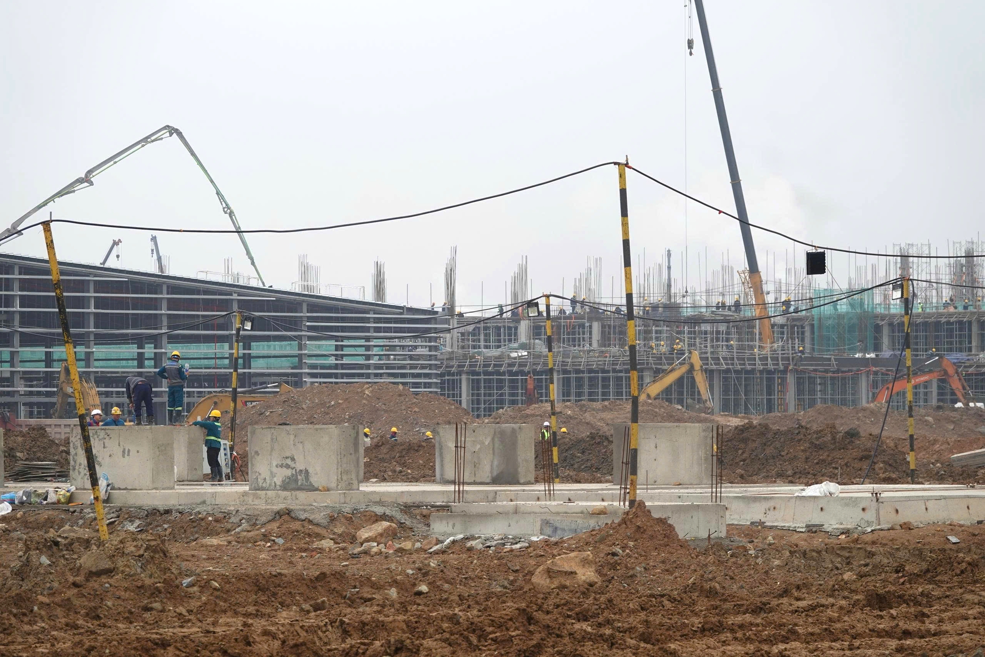 Khu kinh tế Vũng &Aacute;ng giữ nhịp thi c&ocirc;ng những ng&agrave;y gi&aacute;p Tết- Ảnh 1.