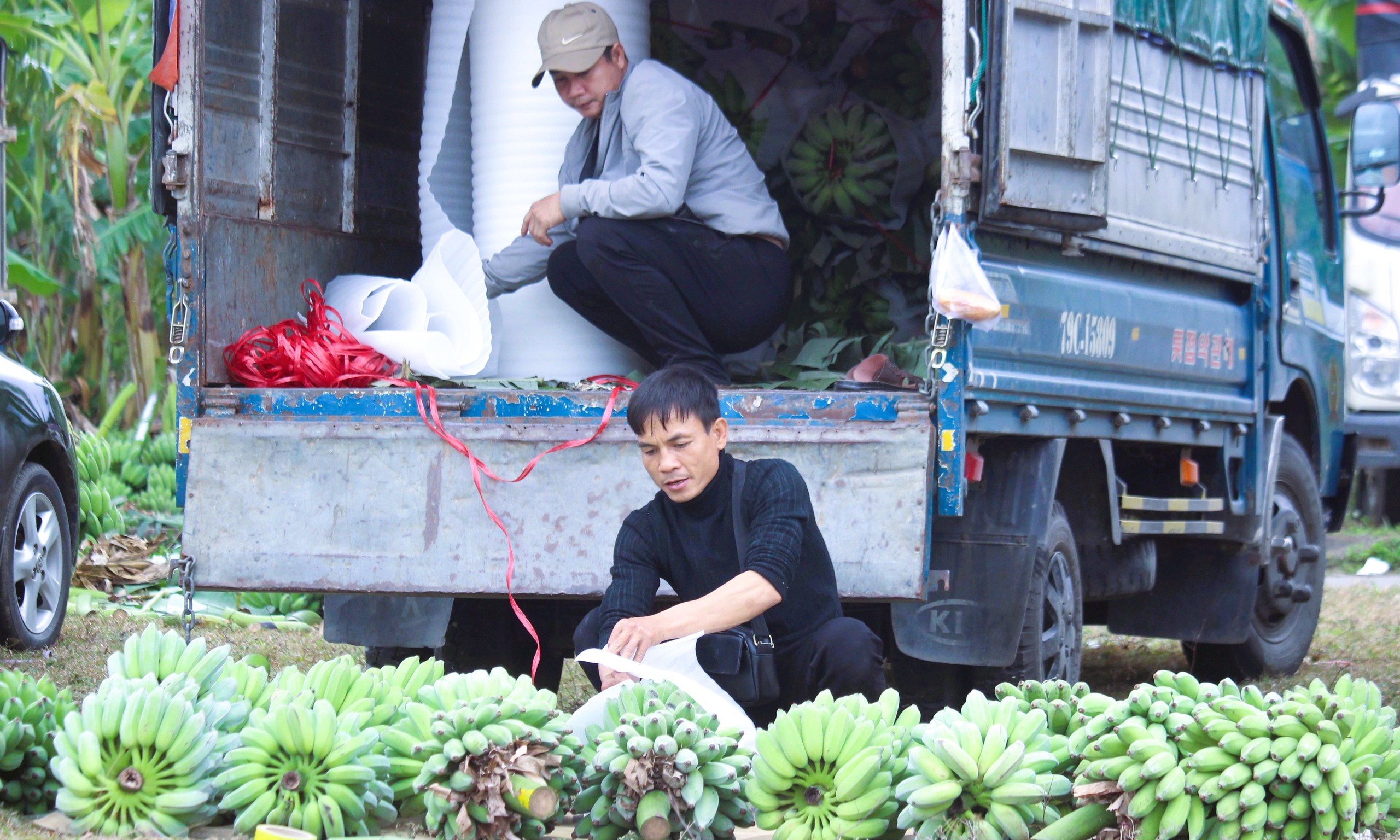 Nhộn nhịp chợ chuối lớn nhất miền Trung cận Tết, kh&ocirc;ng b&aacute;n lẻ từng buồng- Ảnh 10.