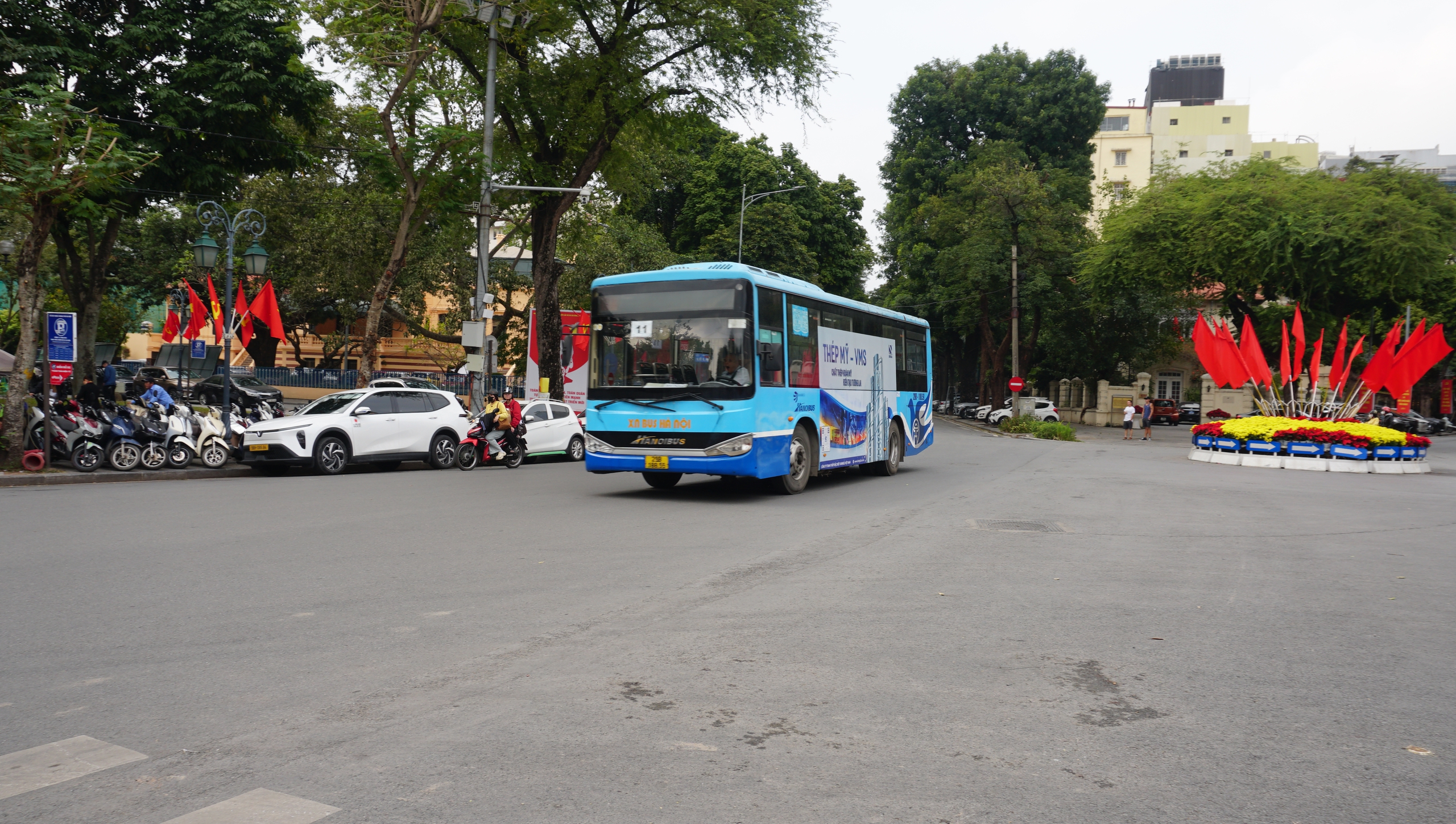 Hơn 49.000 lượt xe bu&yacute;t đồng h&agrave;nh c&ugrave;ng người d&acirc;n Thủ đ&ocirc; trong 9 ng&agrave;y Tết- Ảnh 1.