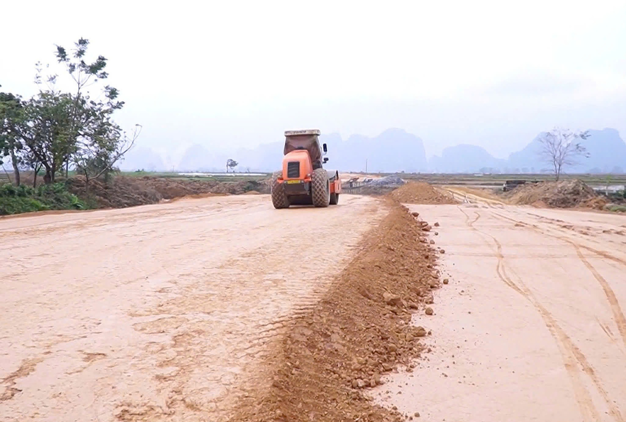 Nghệ An: Đẩy nhanh tiến độ c&aacute;c dự &aacute;n giao th&ocirc;ng theo chương tr&igrave;nh mục ti&ecirc;u quốc gia- Ảnh 5.