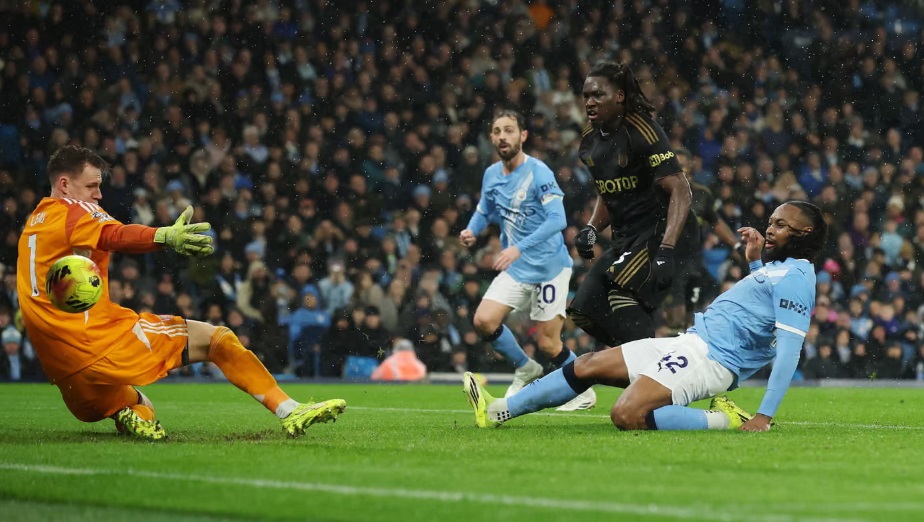 Thắng thuyết phục Fulham, Man City r&uacute;t ngắn c&aacute;ch biệt với Arsenal- Ảnh 1.