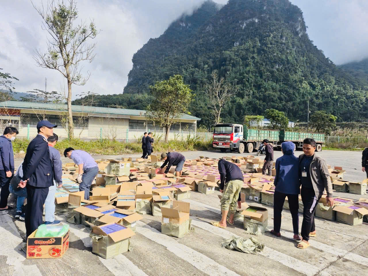 Khởi tố vụ bu&ocirc;n lậu thuốc l&aacute; điện tử "khủng" hơn 9 tỷ đồng- Ảnh 1.