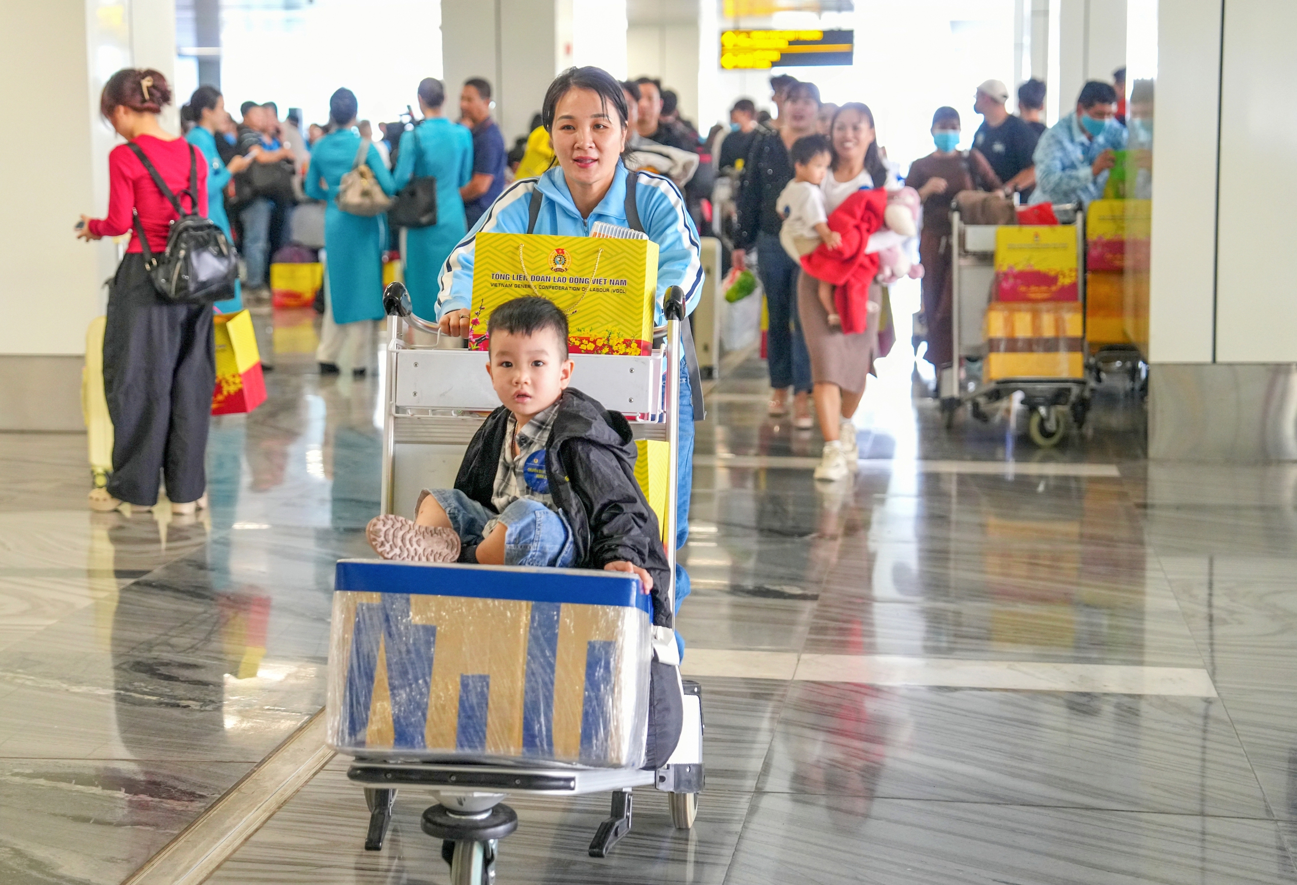 Những chuyến bay đặc biệt đưa người lao động về qu&ecirc; đ&oacute;n Tết- Ảnh 1.