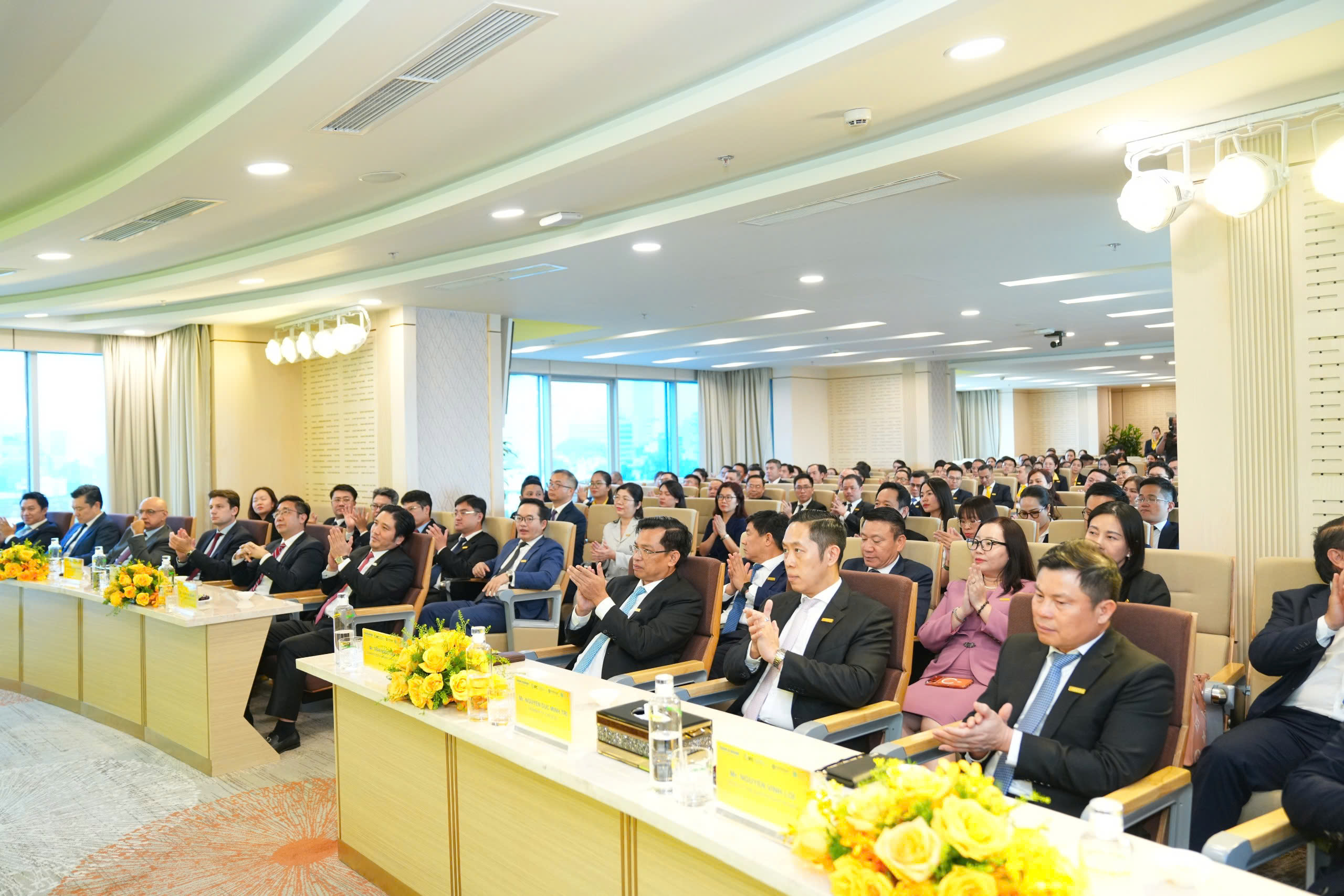 Nam A Bank k&yacute; h&agrave;ng loạt thỏa thuận thực hiện xanh h&oacute;a VIFC-HCMC- Ảnh 1.