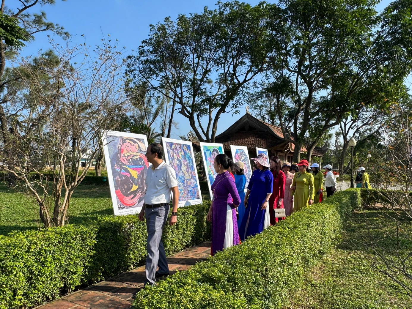 "Kho&aacute;c &aacute;o mới" - C&aacute;c điểm du lịch nổi tiếng H&agrave; Tĩnh sẵn s&agrave;ng đ&oacute;n kh&aacute;ch- Ảnh 4.