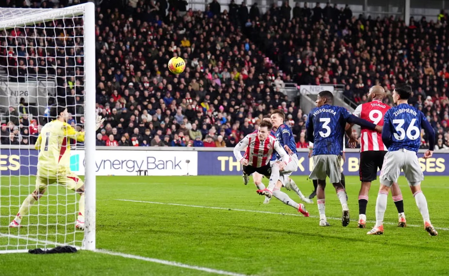 Bị Brentford cầm h&ograve;a, Arsenal để Man City thu hẹp khoảng c&aacute;ch- Ảnh 2.