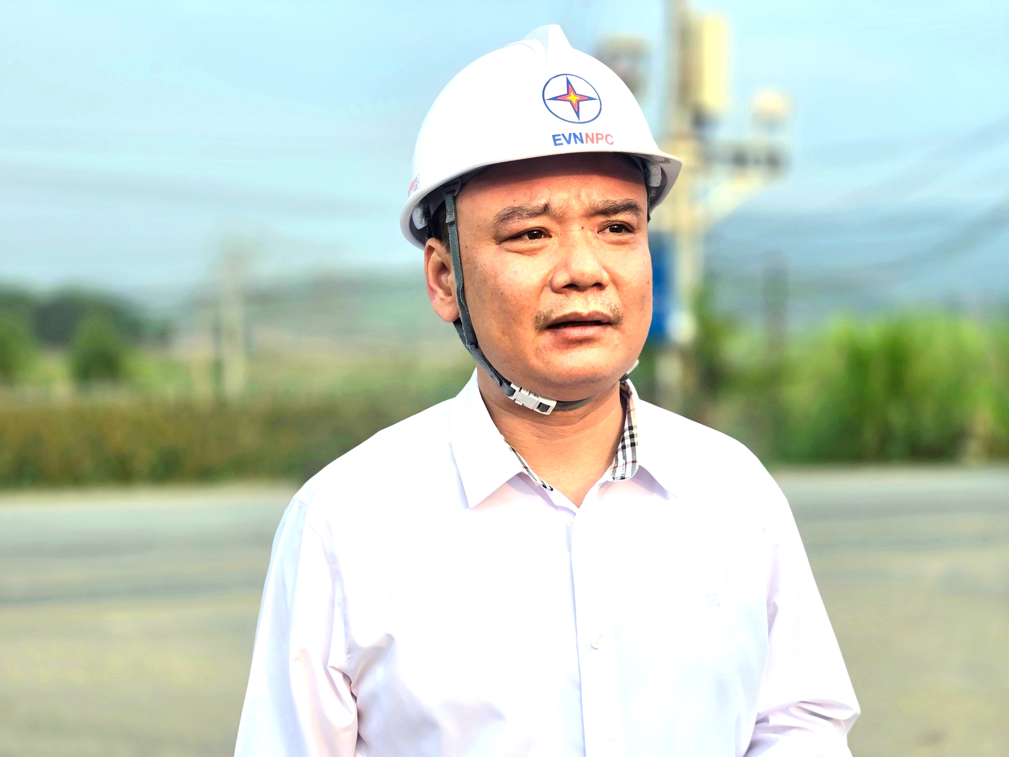 Cuộc chiến thầm lặng giữ sáng dòng điện mùa Xuân- Ảnh 3. Cuộc chiến thầm lặng giữ sáng dòng điện mùa Xuân- Ảnh 3.