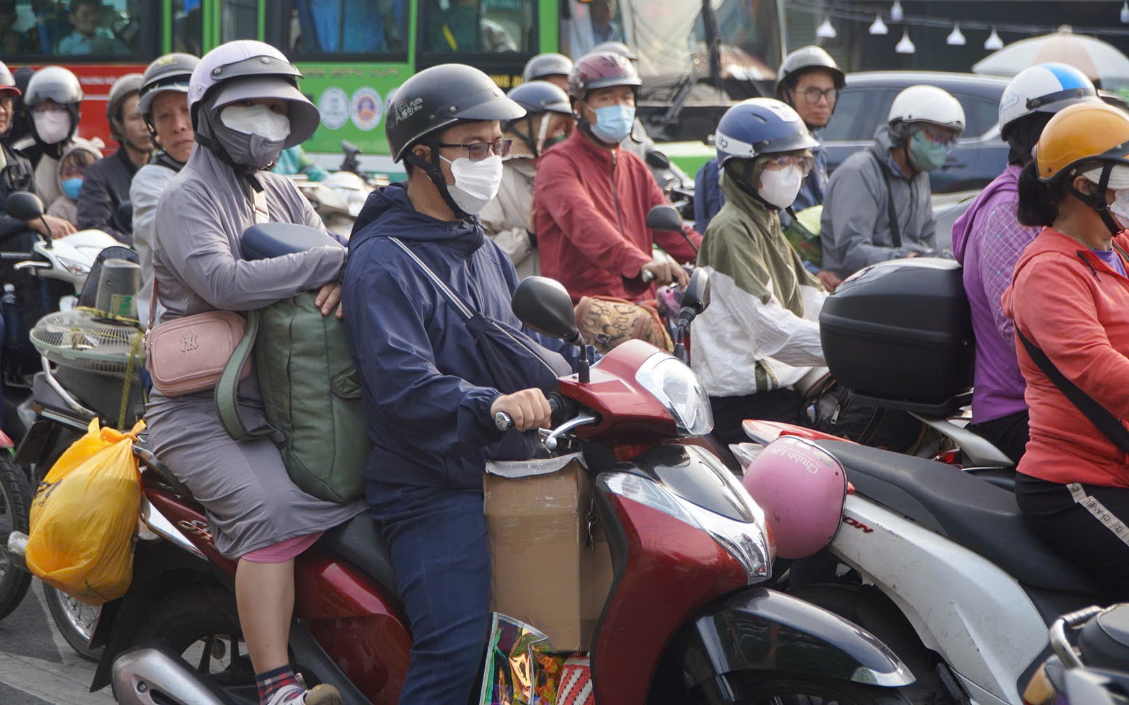 TP.HCM rộn ràng điểm du xuân, thu hút người dân dịp tết Bính Ngọ 2026- Ảnh 21. Giao thông cận Tết tại TP.HCM: Chủ động điều tiết từ cửa ngõ đến trung tâm
