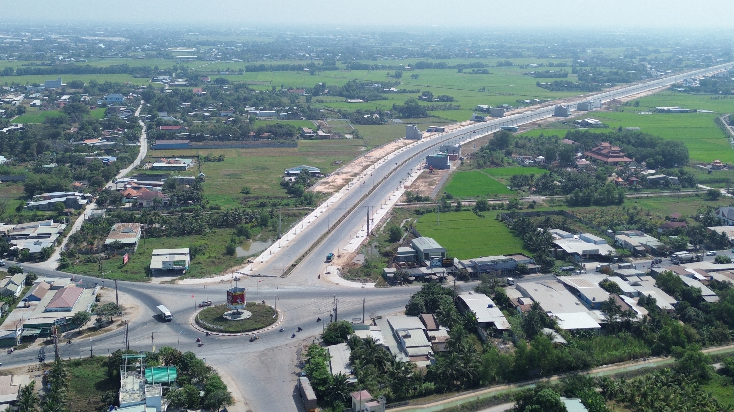 Sôi động công trường đường Hồ Chí Minh đoạn Chơn Thành - Đức Hòa ngày cận Tết- Ảnh 9. Sôi động công trường đường Hồ Chí Minh đoạn Chơn Thành - Đức Hòa ngày cận Tết- Ảnh 9.