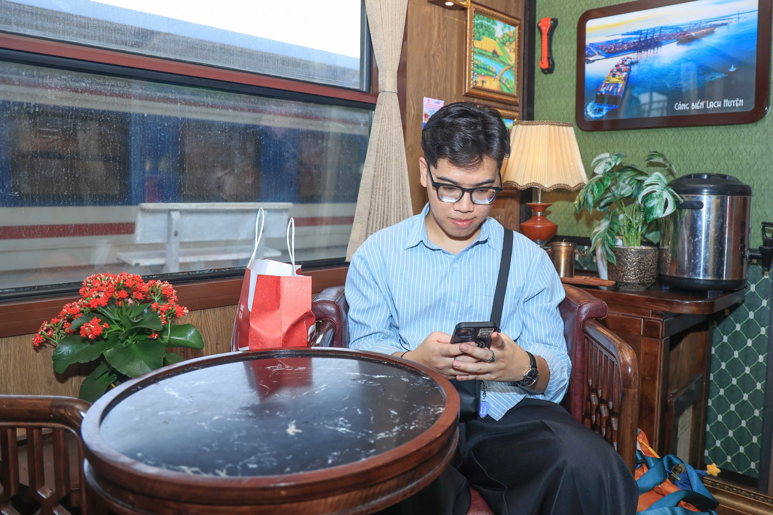 Ng&agrave;y cuối trước Tết B&iacute;nh Ngọ 2026: Ga H&agrave; Nội đ&ocirc;ng k&iacute;n, người người h&aacute;o hức về nh&agrave;- Ảnh 13.