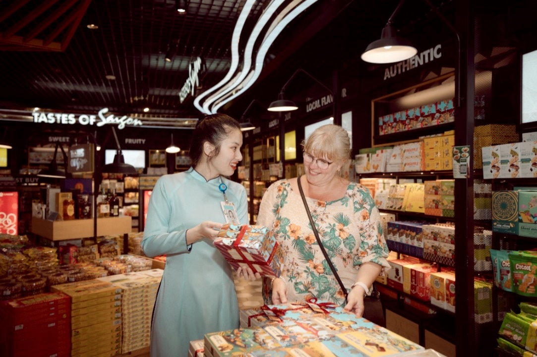 Thời gian chờ bay h&oacute;a "Trạm dừng cảm x&uacute;c" của những lữ kh&aacute;ch- Ảnh 4.