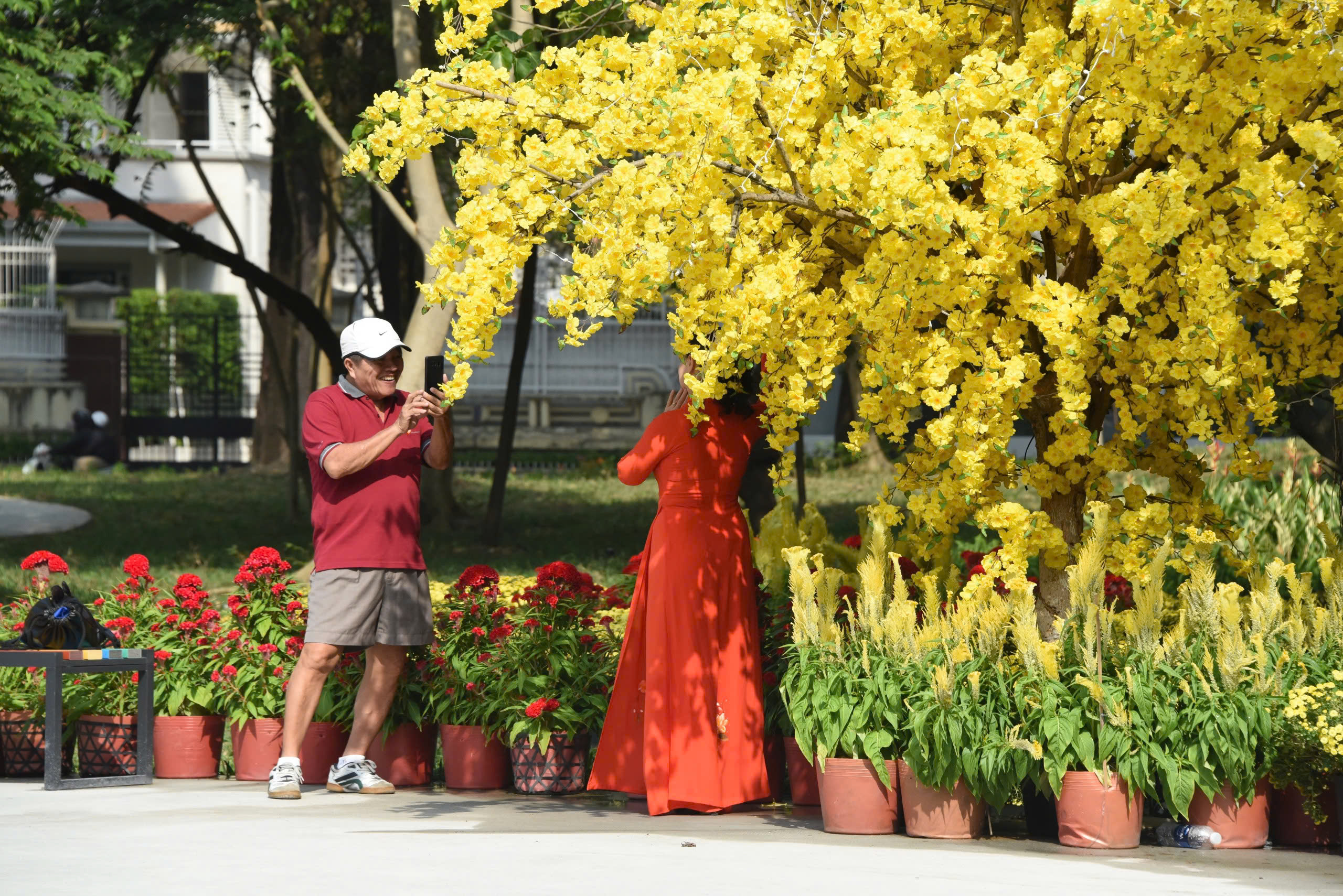 TP.HCM rộn ràng điểm du xuân, thu hút người dân dịp tết Bính Ngọ 2026- Ảnh 2. TP.HCM rộn ràng điểm du xuân, thu hút người dân dịp tết Bính Ngọ 2026- Ảnh 2.