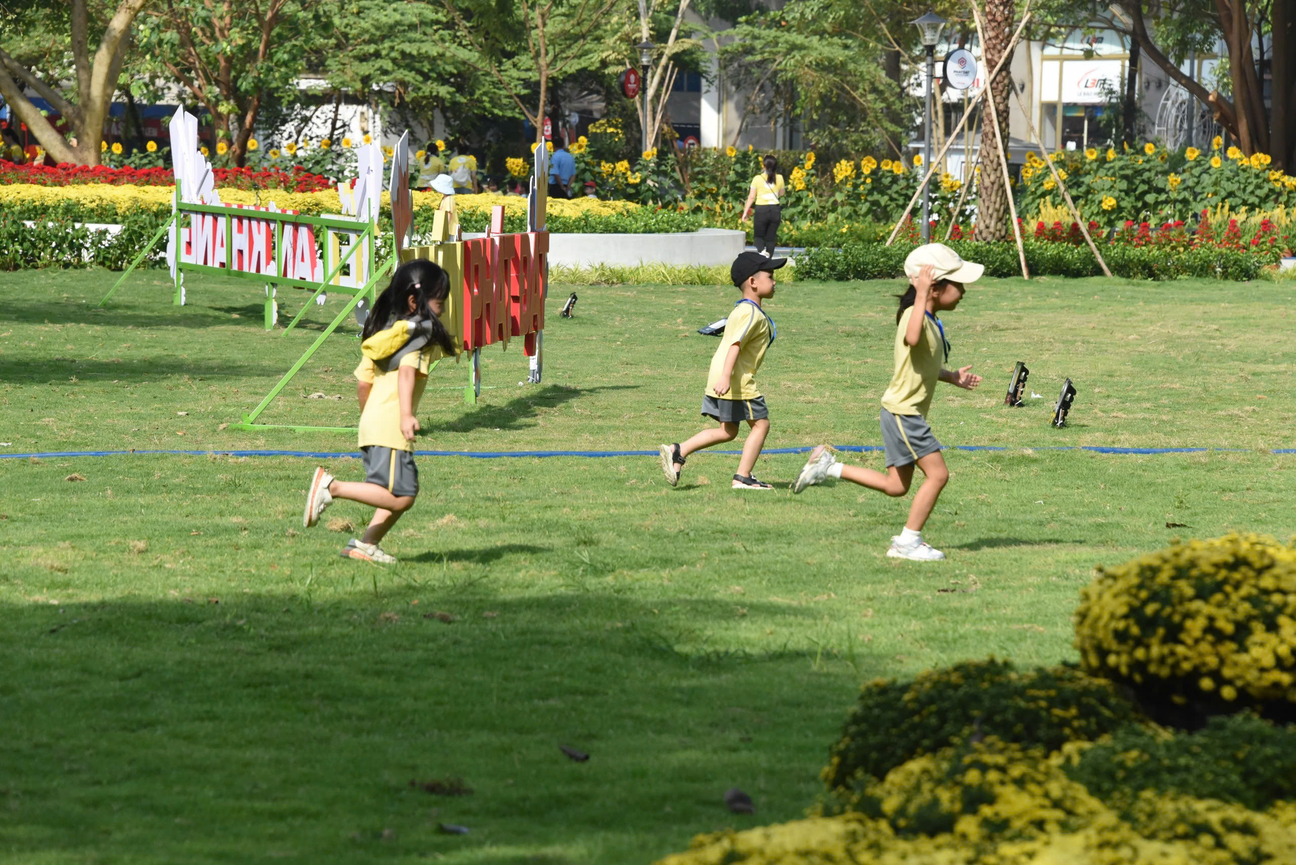 TP.HCM rộn ràng điểm du xuân, thu hút người dân dịp tết Bính Ngọ 2026- Ảnh 3. TP.HCM rộn ràng điểm du xuân, thu hút người dân dịp tết Bính Ngọ 2026- Ảnh 3.