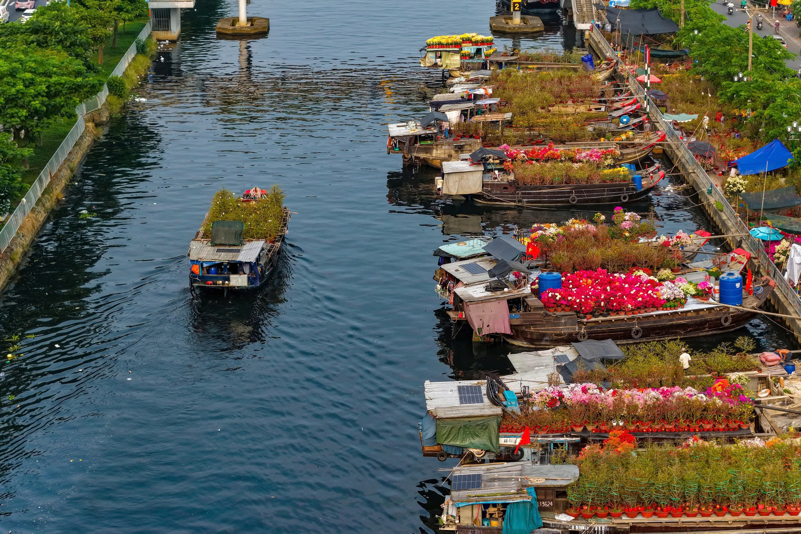 TP.HCM rộn ràng điểm du xuân, thu hút người dân dịp tết Bính Ngọ 2026- Ảnh 12. TP.HCM rộn ràng điểm du xuân, thu hút người dân dịp tết Bính Ngọ 2026- Ảnh 12.