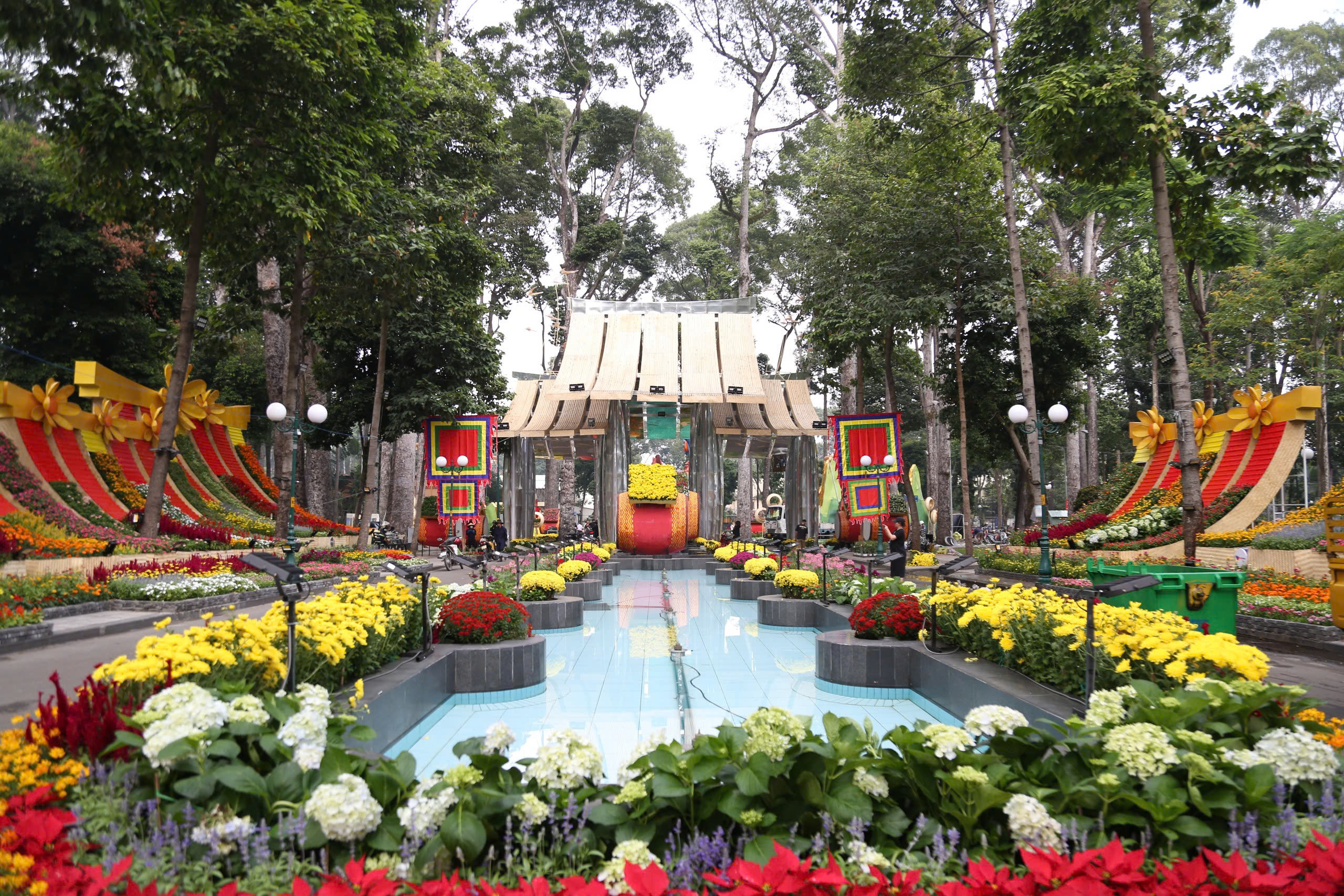 TP.HCM rộn ràng điểm du xuân, thu hút người dân dịp tết Bính Ngọ 2026- Ảnh 5. TP.HCM rộn ràng điểm du xuân, thu hút người dân dịp tết Bính Ngọ 2026- Ảnh 5.