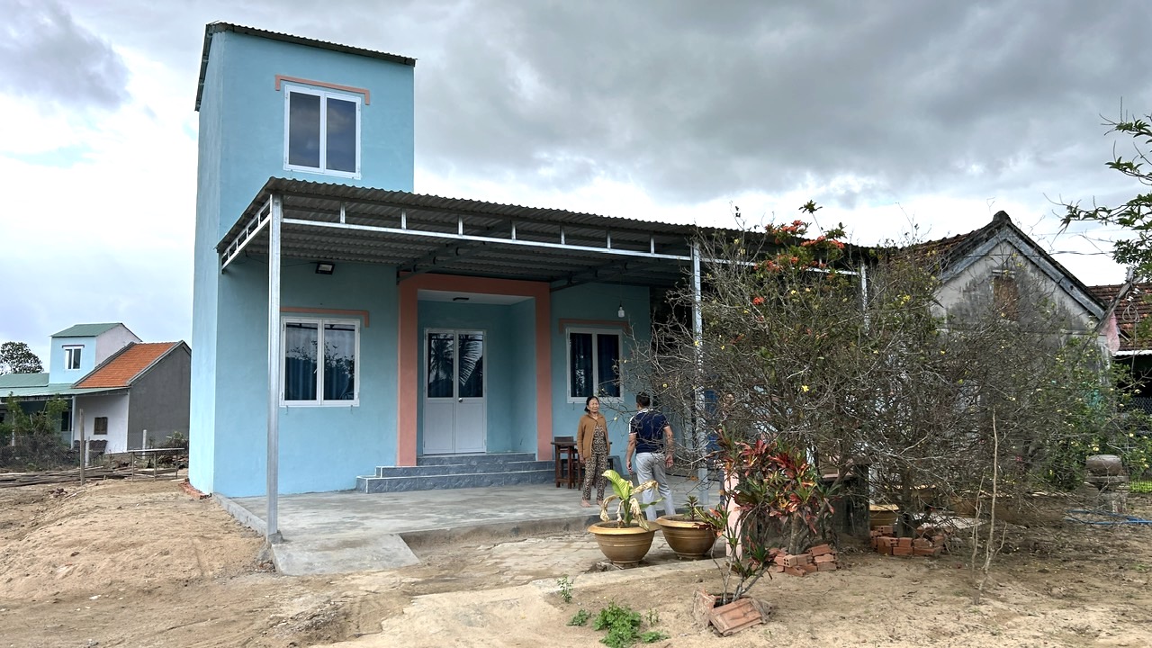 B&agrave; con rốn lũ Ph&uacute; Y&ecirc;n: Rộn r&agrave;ng đ&oacute;n Tết trong ng&ocirc;i nh&agrave; mới- Ảnh 5.