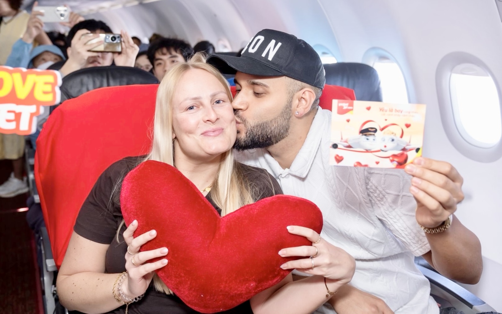 Trải nghiệm Valentine ngọt ng&agrave;o tr&ecirc;n bầu trời c&ugrave;ng Vietjet- Ảnh 7.